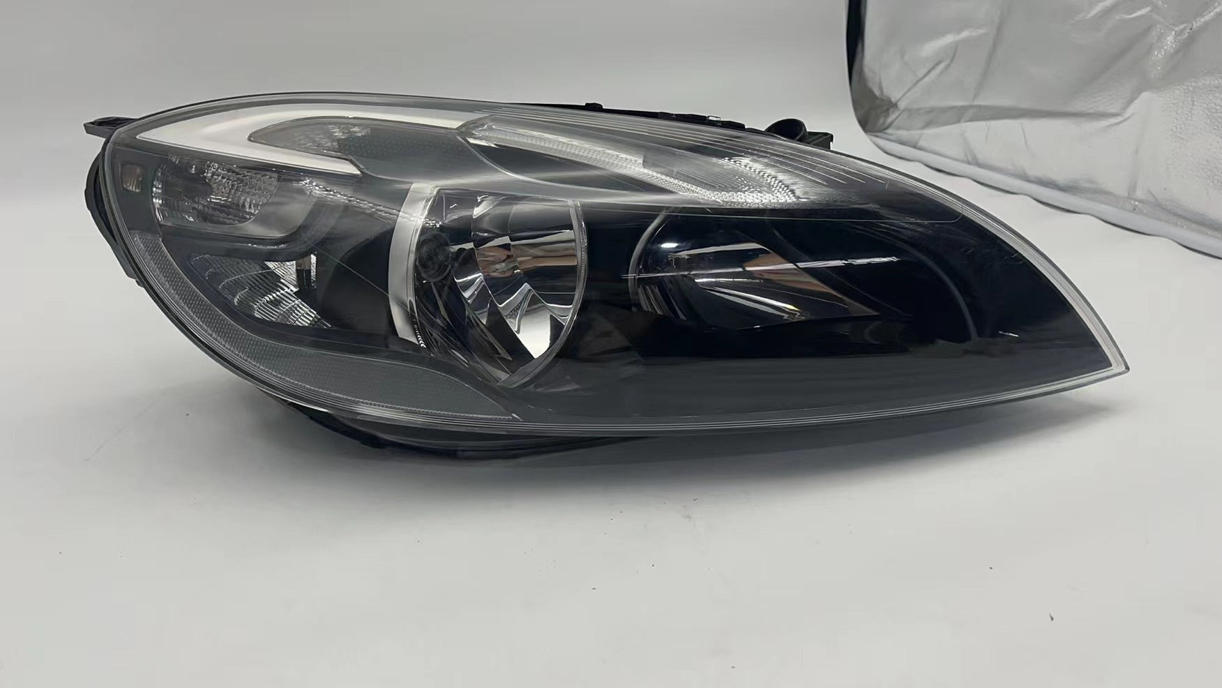 Volvo V40 2012-2015 R.H.S HEADLIGHT ASSEMBLY