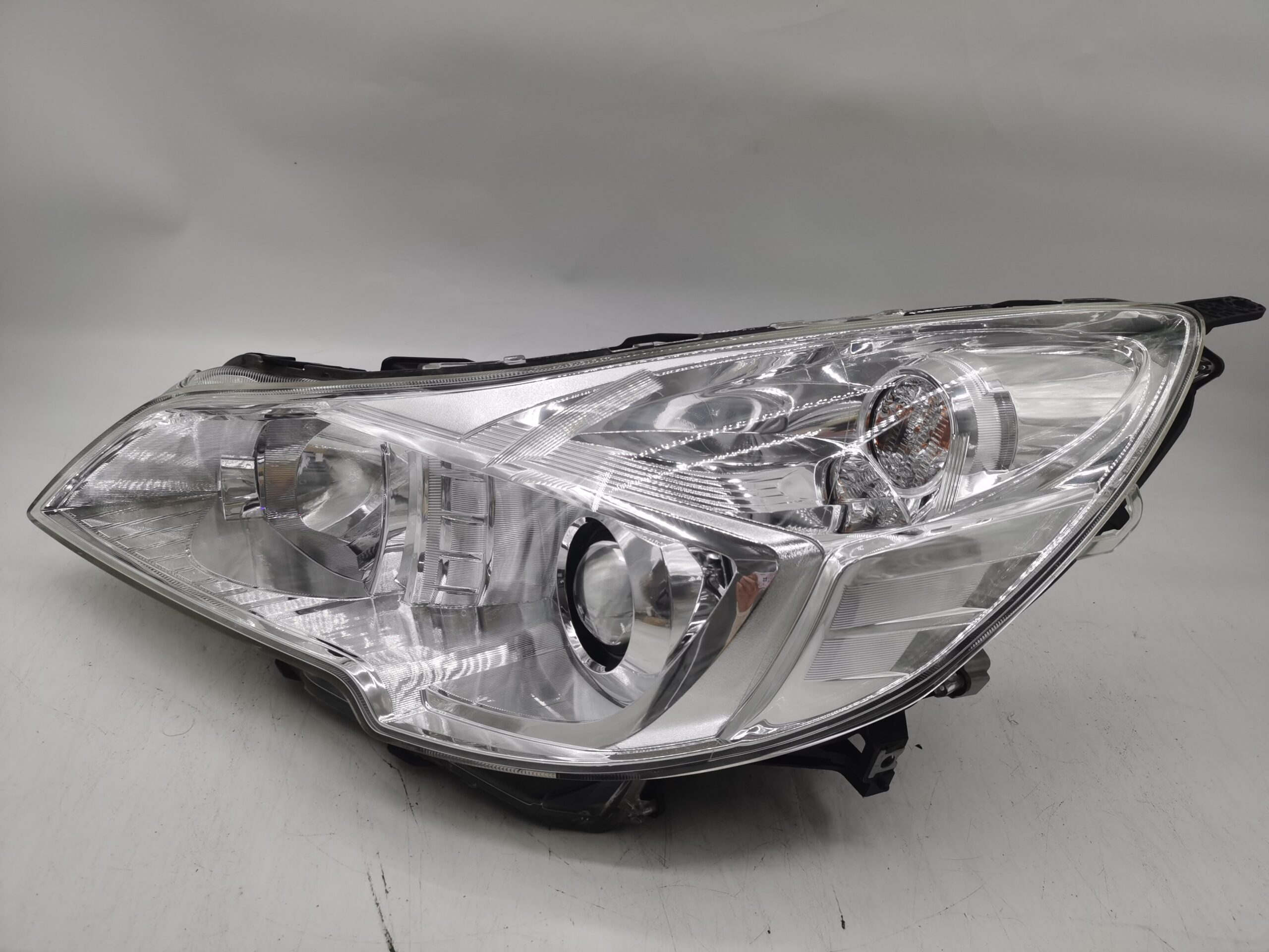 Subaru IMPREZA L.H.S HEADLIGHT ASSEMBLY