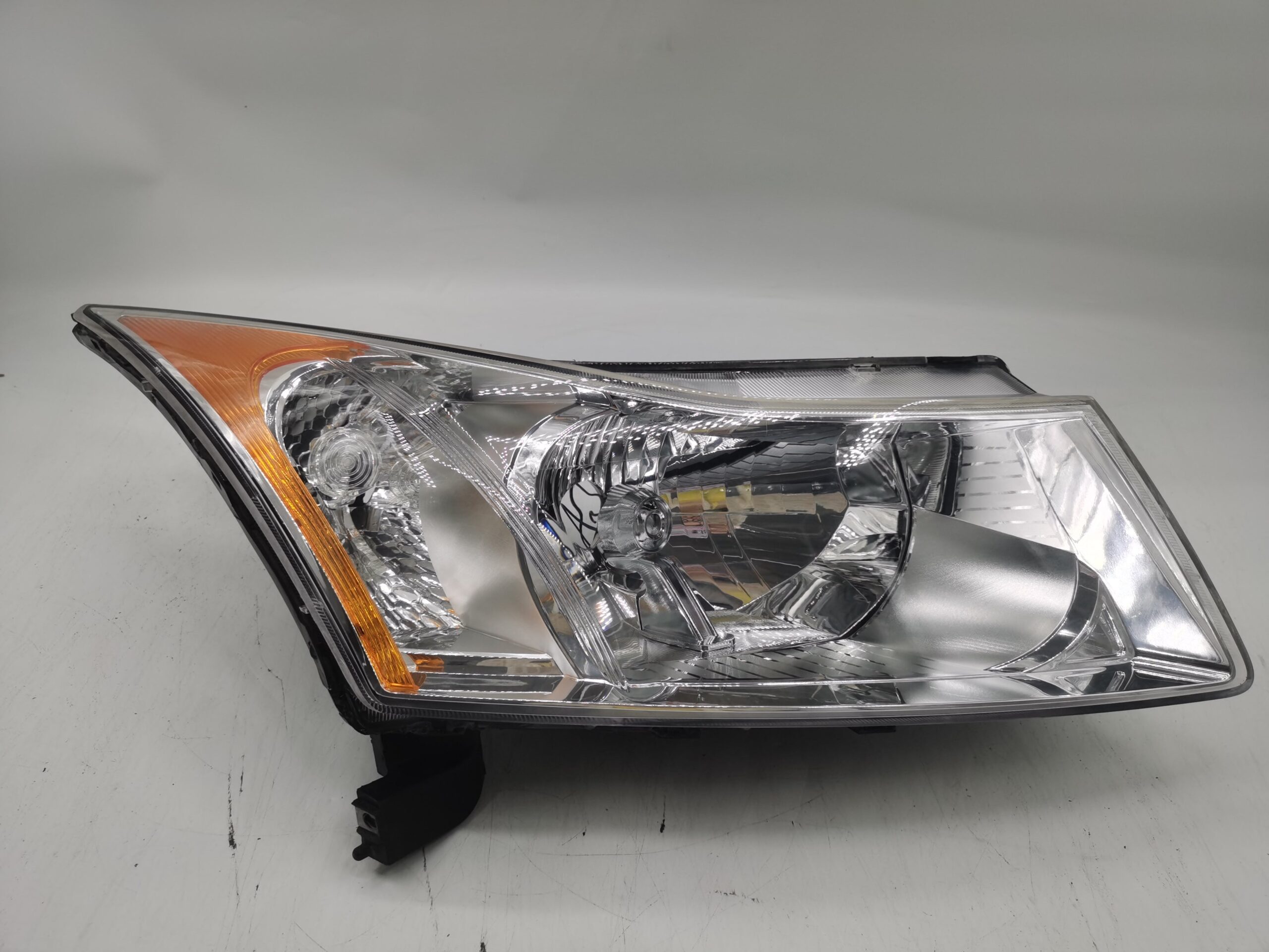 Holden CRUZE 2008-2015 HALOGEN R.H.S HEADLIGHT ASSEMBLY