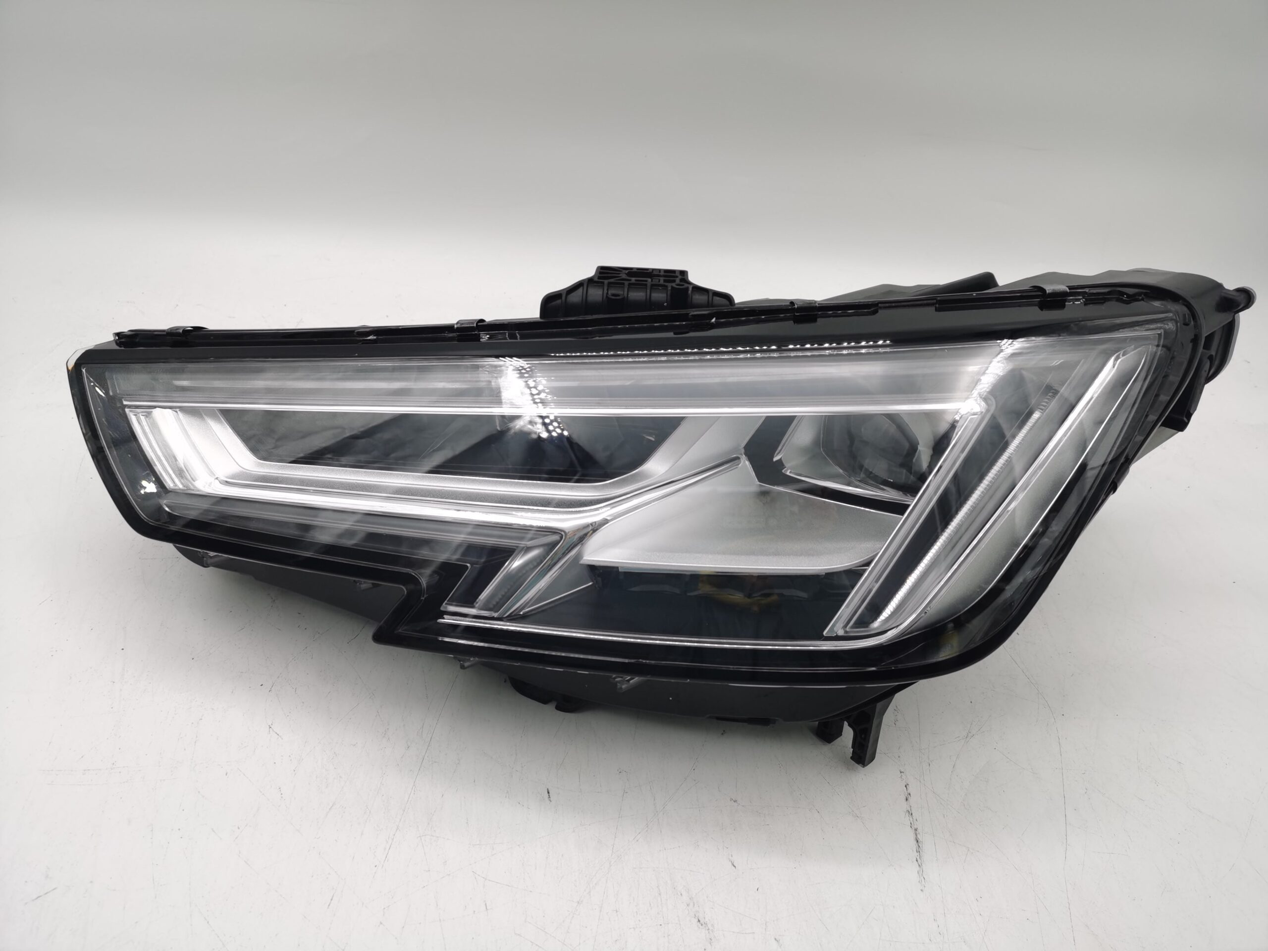 Audi A4 B9 2015-2019 LED L.H.S HEADLIGHT ASSEMBLY