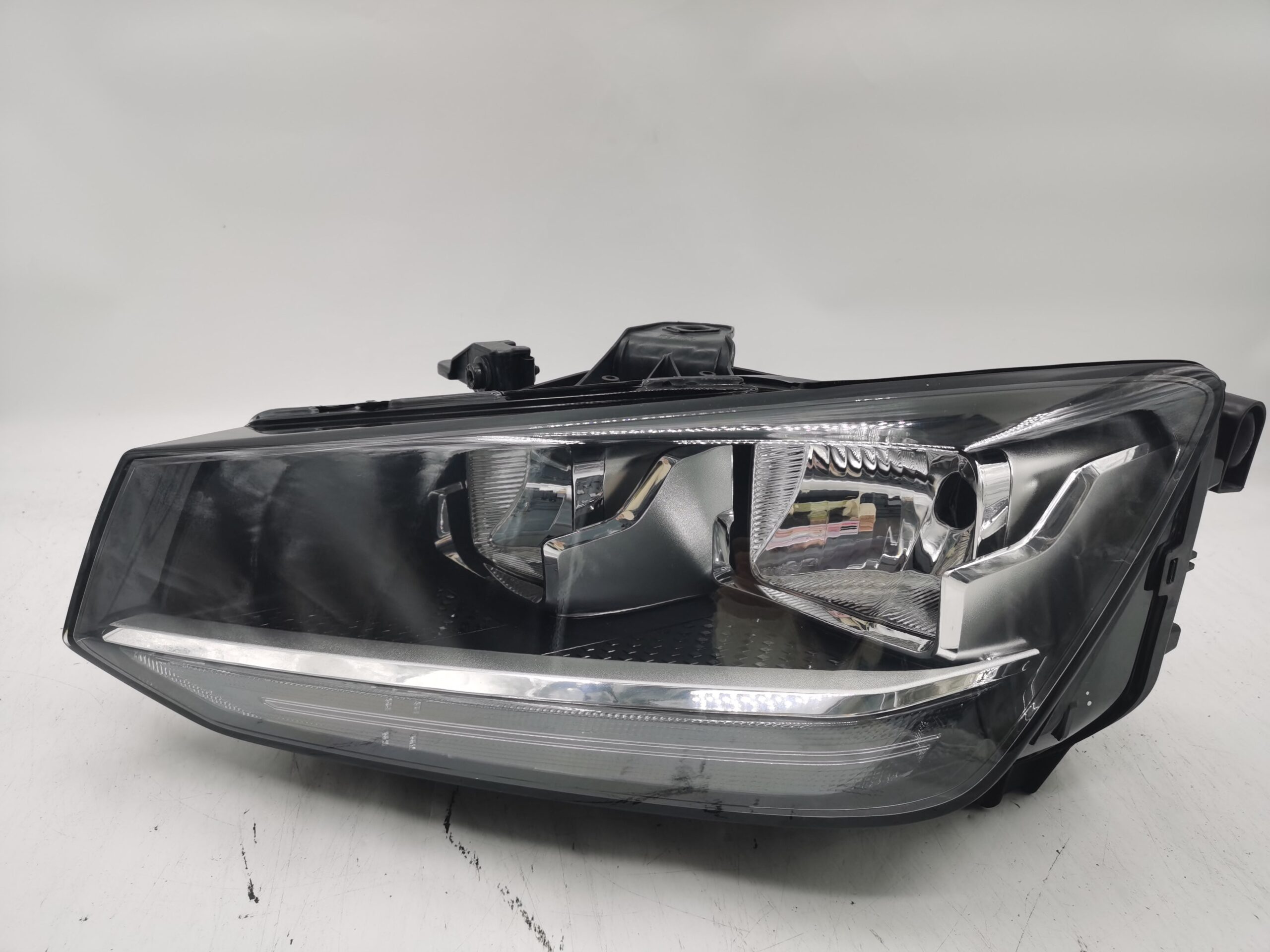 Audi Q2 2016-2019 HALOGEN L.H.S Headlight Assembly