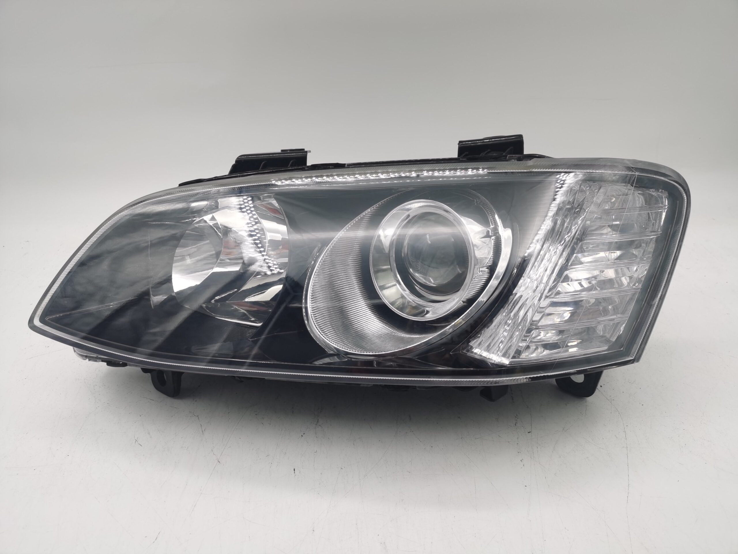 Holden CAPRICE/LUMINA 2007-2010 L.H.S HEADLIGHT ASSEMBLY