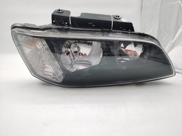 Holden COMMODOER 2008-2011 R.H.S HEADLIGHT ASSEMBLY