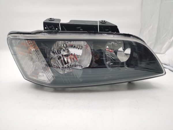 Holden COMMODOER 2008-2011 R.H.S HEADLIGHT ASSEMBLY