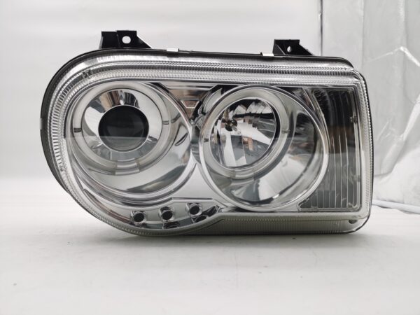 Chrysler 300C 2007-2010 R.H.S HEADLIGHT ASSEMBLY