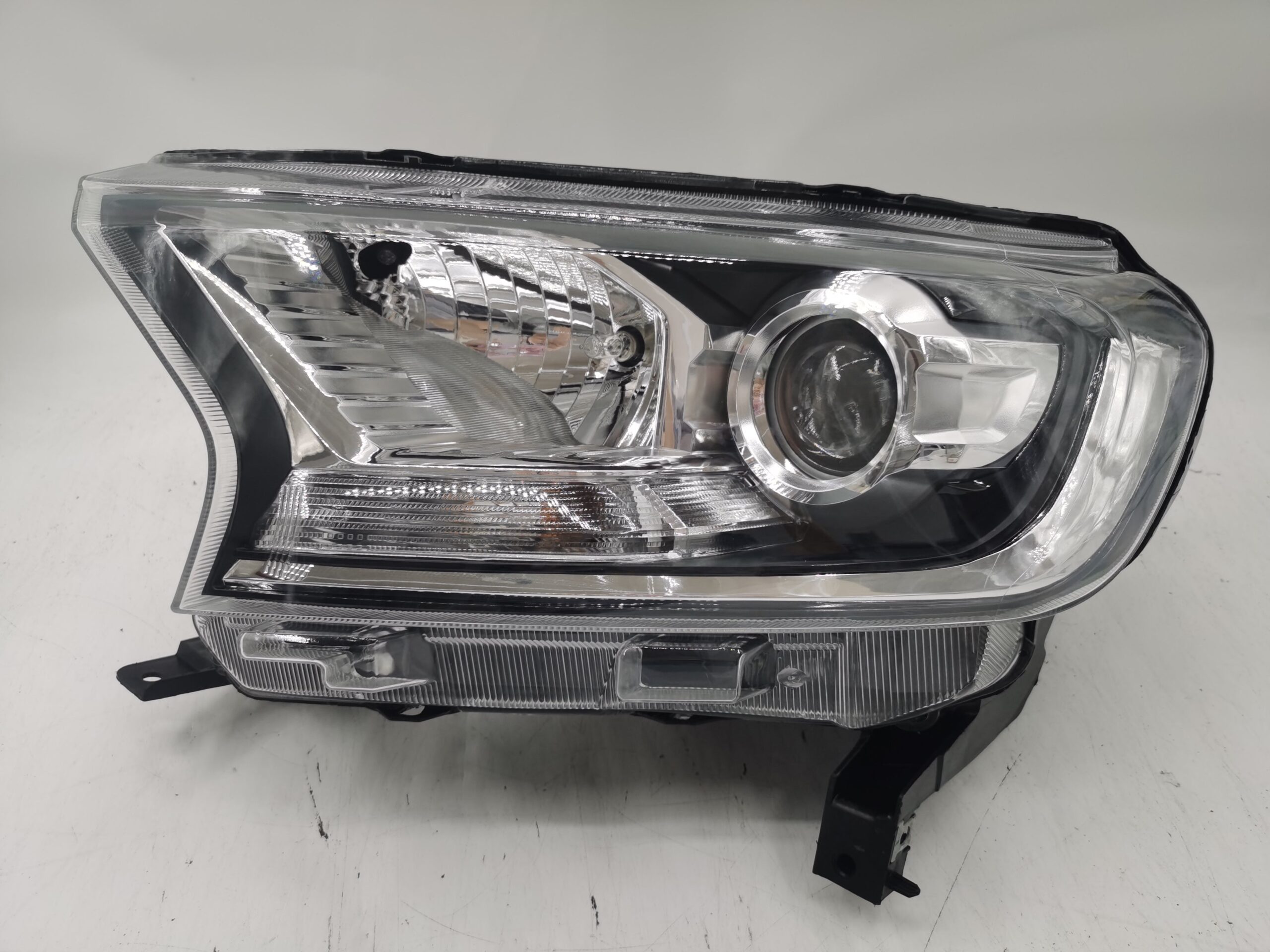 Ford EVEREST 2015-2019 HALOGEN L.H.S Headlight Assembly