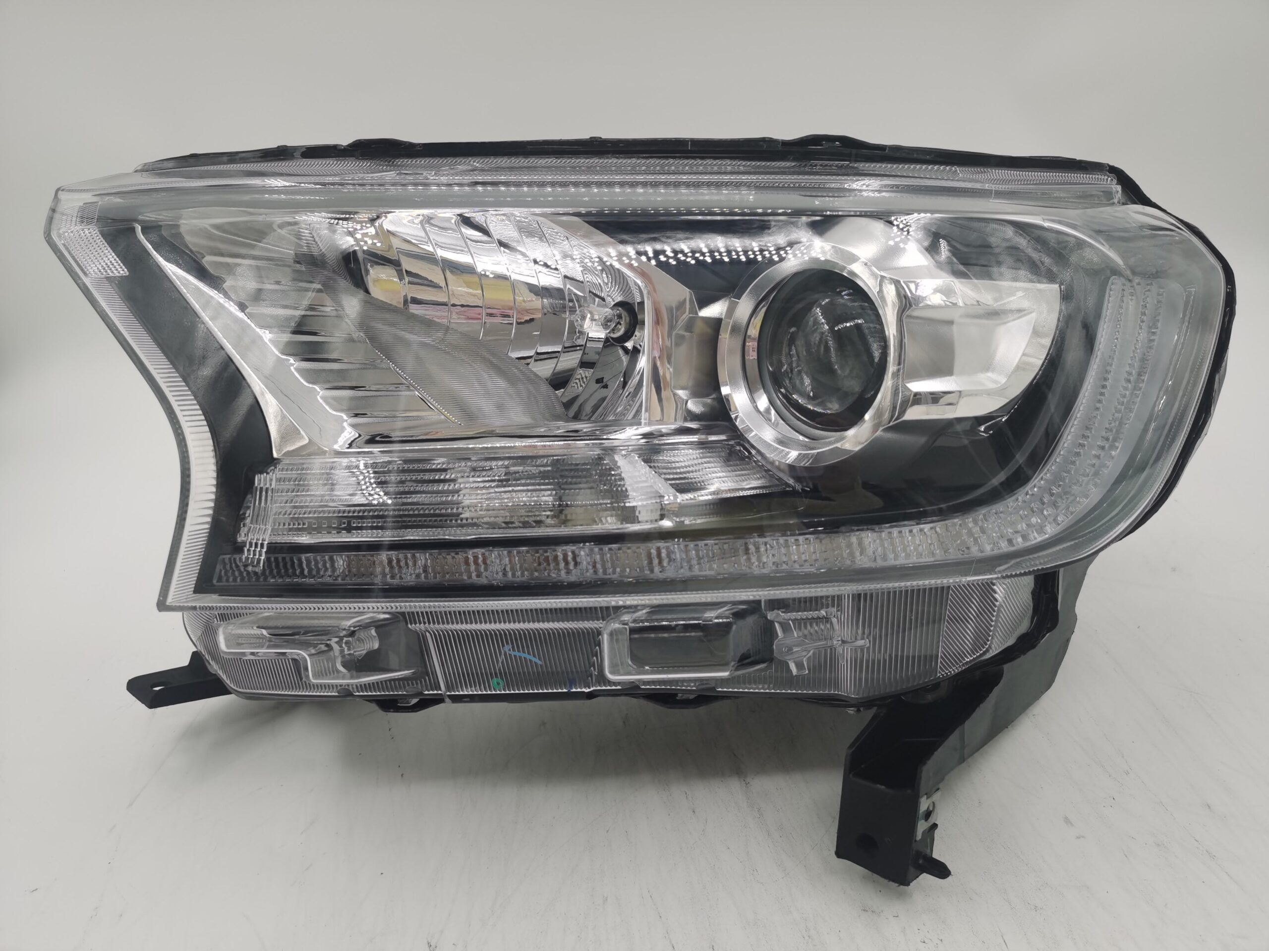 Ford EVEREST 2015-2019 XENON L.H.S Headlight Assembly