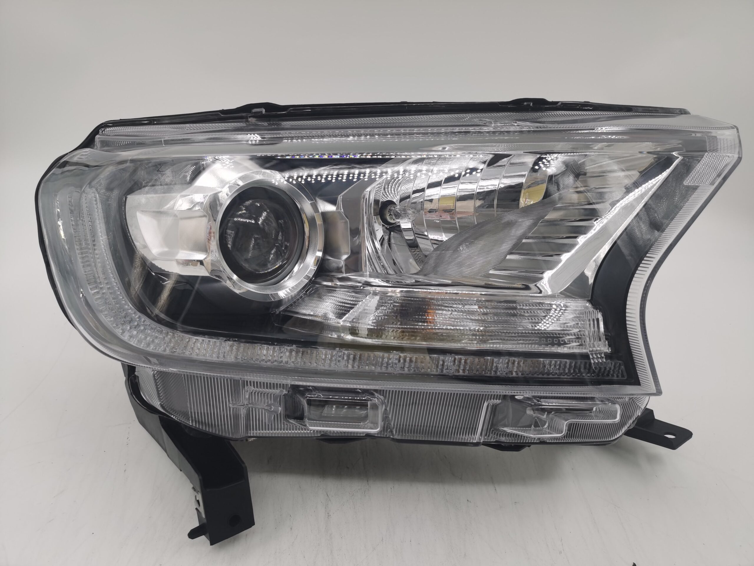 Ford EVEREST 2015-2019 XENON R.H.S Headlight Assembly