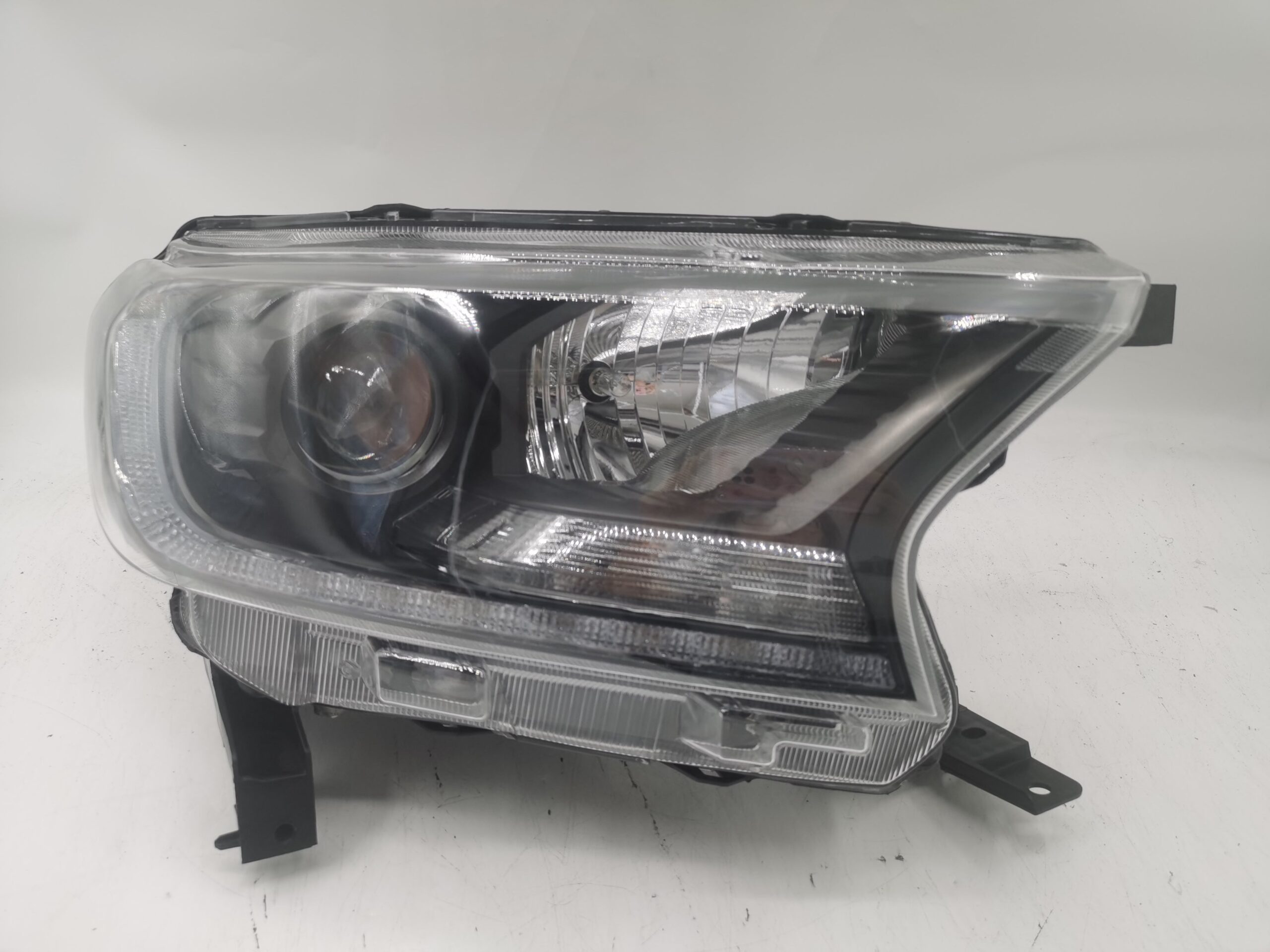 Ford EVEREST 2015-2019 XENON R.H.S Headlight Assembly