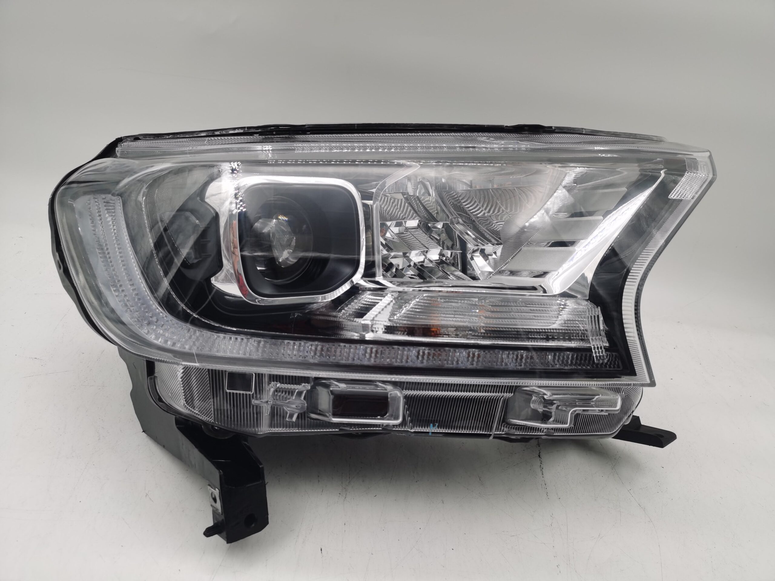 Ford EVEREST/MUSTANG 2011-2020 R.H.S HEADLIGHT ASSEMBLY