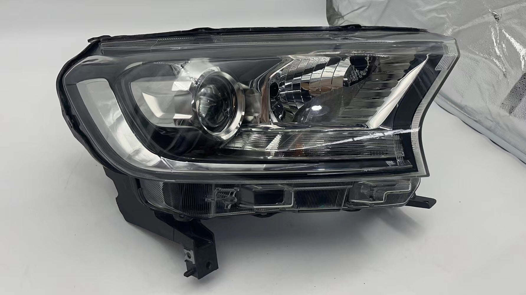 Ford EVEREST/RANGER 2015-2019 HALOGEN R.H.S HEADLIGHT ASSEMBLY