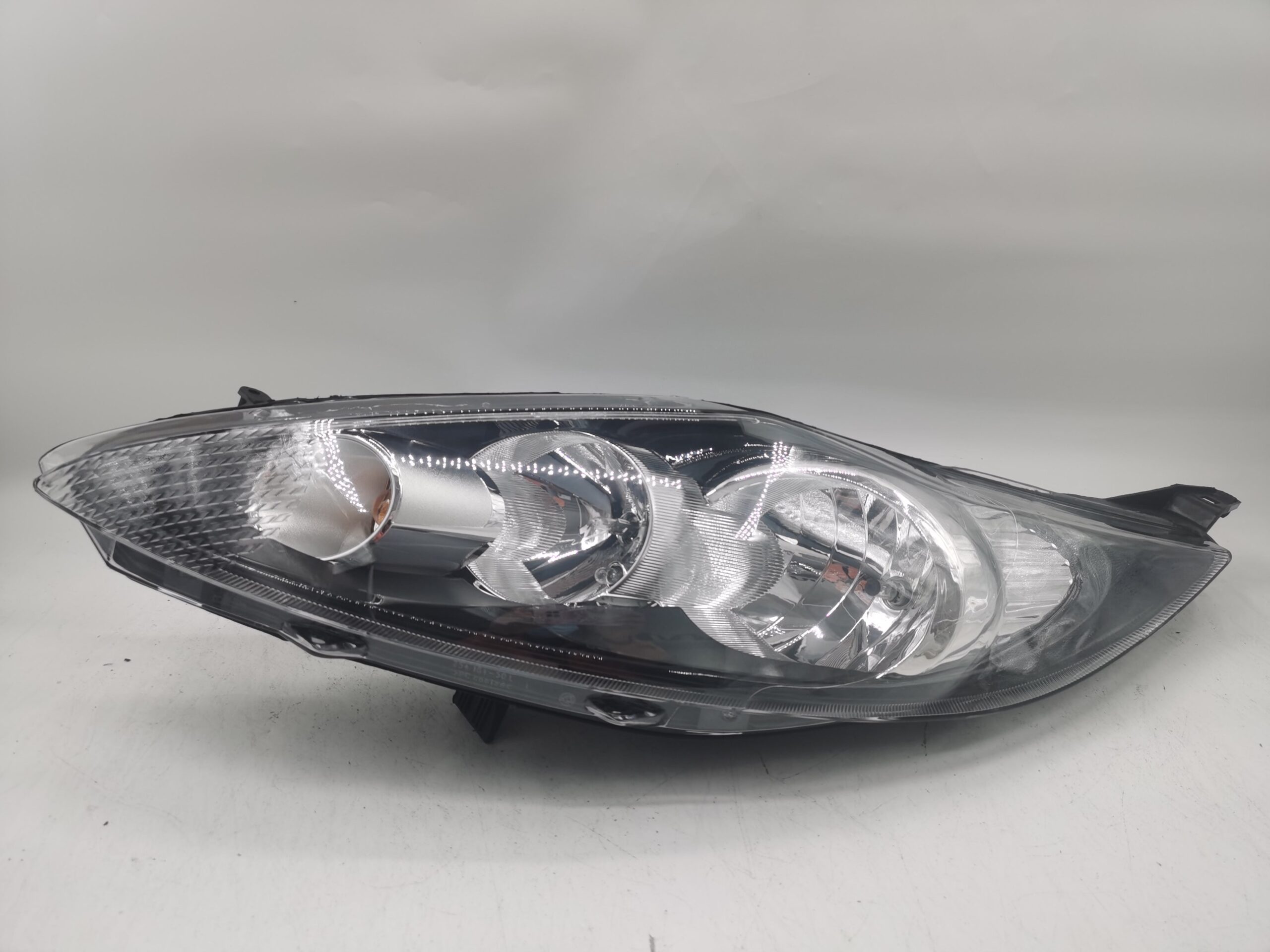 Ford FIESTA MK7 2009-2012 L.H.S HEADLIGHT ASSEMBLY