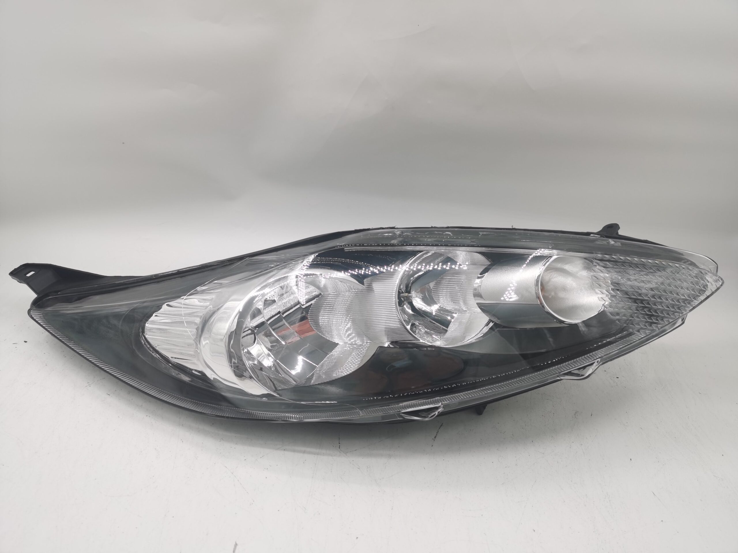 Ford FIESTA MK7 2009-2012 R.H.S HEADLIGHT ASSEMBLY