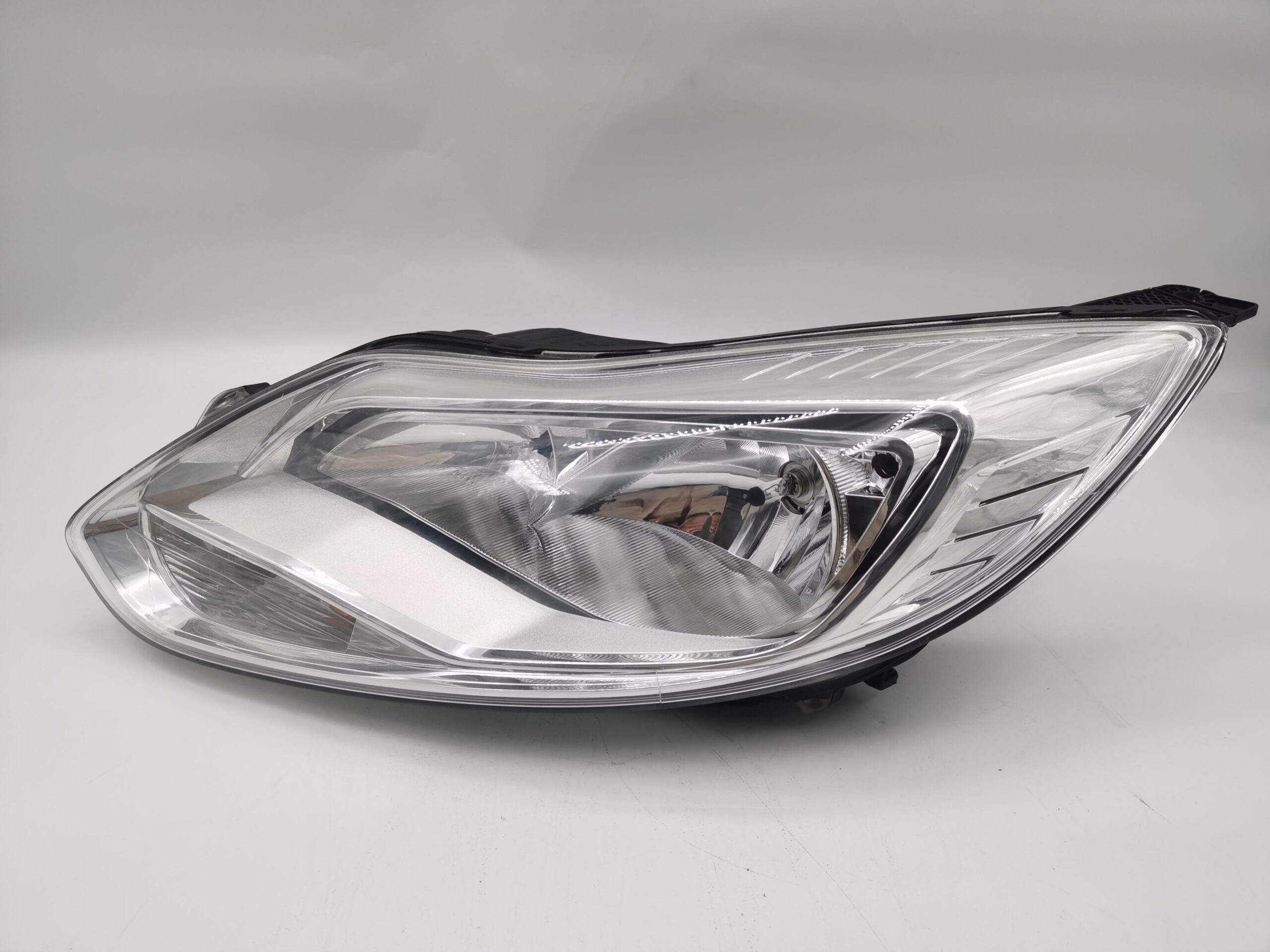 Ford FOCUS 2011-2014 L.H.S HEADLIGHT ASSEMBLY