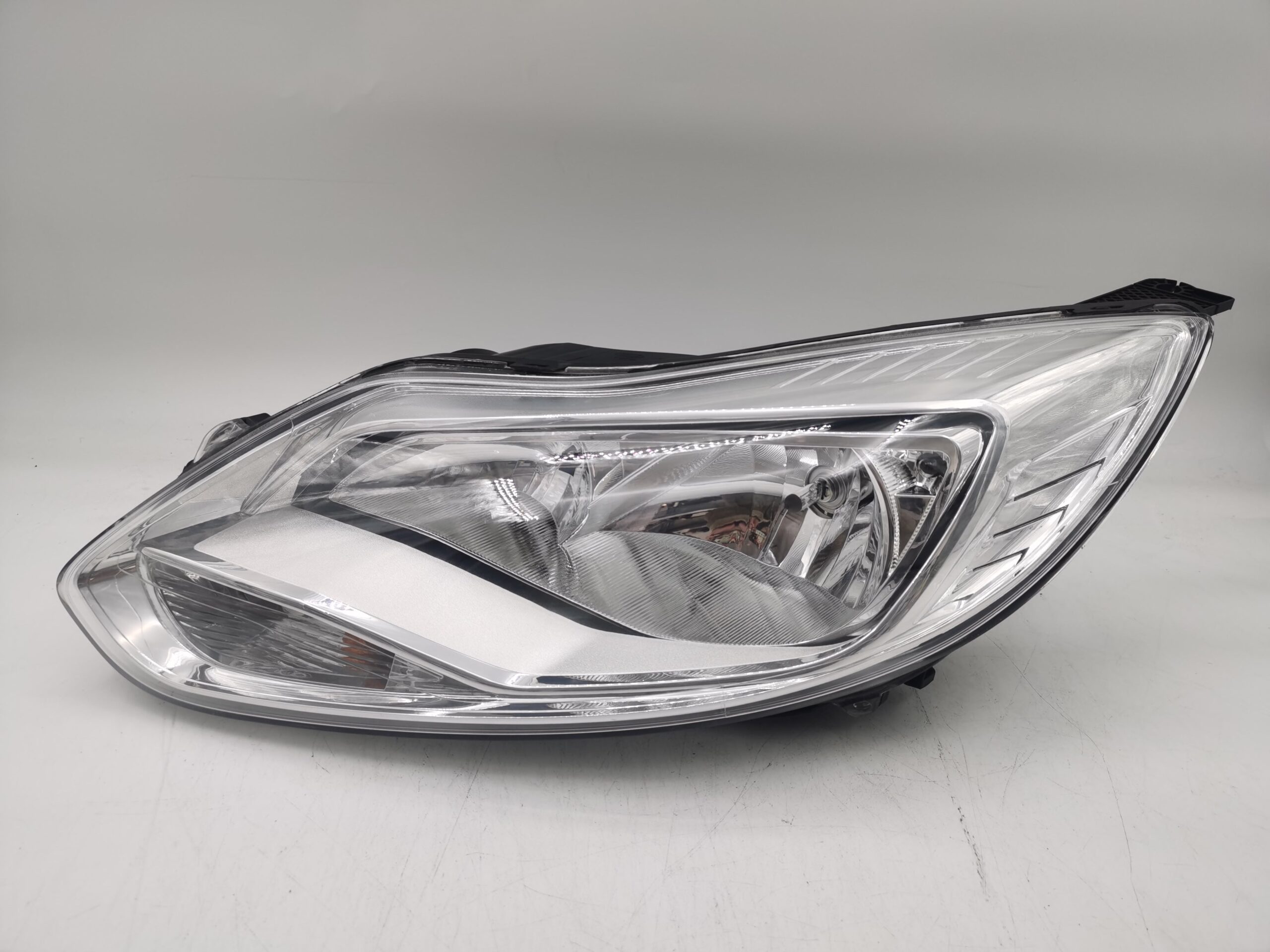 Ford FOCUS 3 2011-2015 L.H.S HEADLIGHT ASSEMBLY