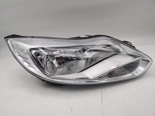 Ford FOCUS D3 2012-2015 R.H.S HEADLIGHT ASSEMBLY