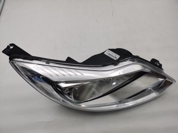 Ford FOCUS D3 2012-2015 R.H.S HEADLIGHT ASSEMBLY