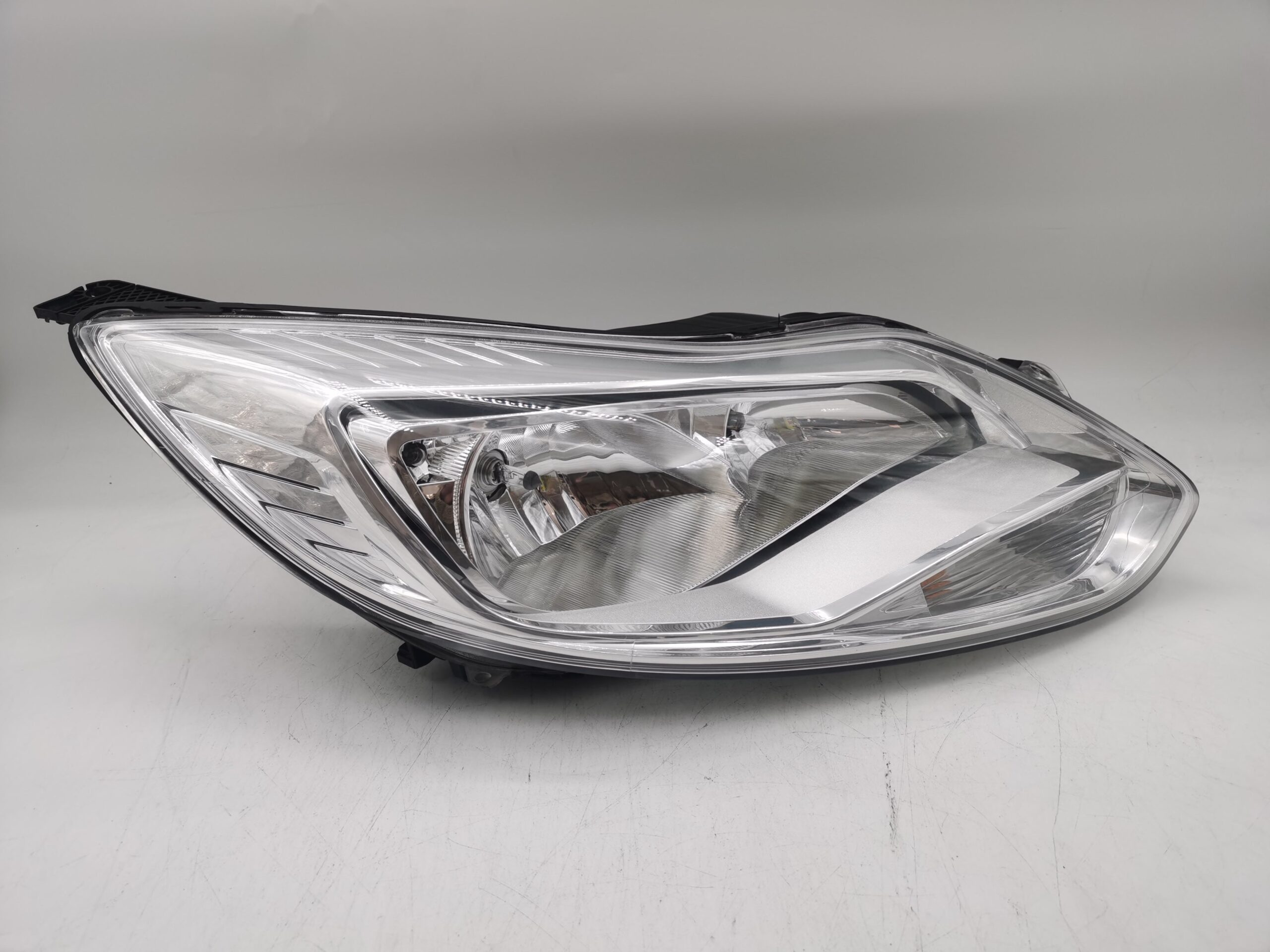 Ford FOCUS MK3 2011-2015 R.H.S HEADLIGHT ASSEMBLY