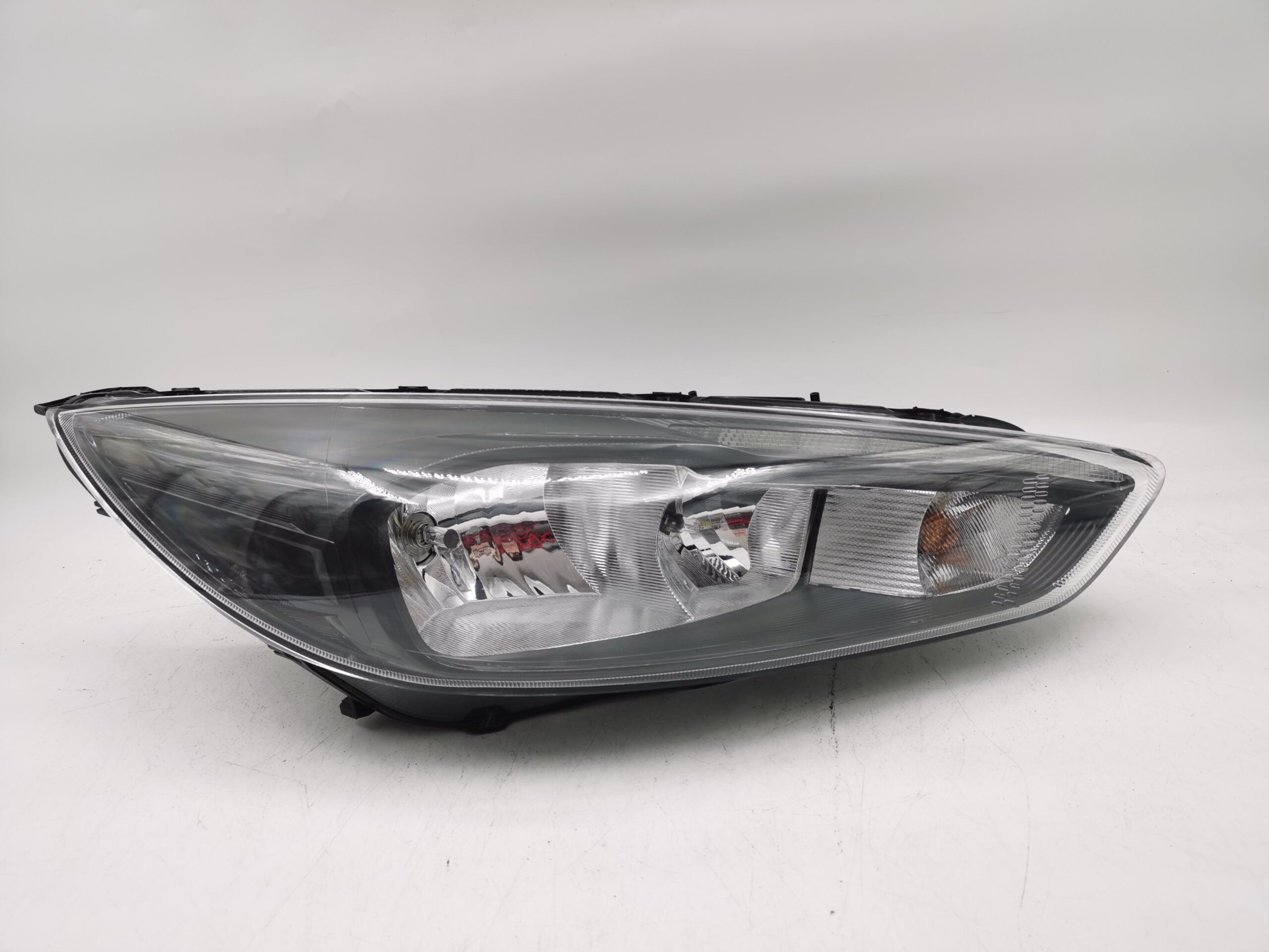 Ford FOCUS MK3 III 2014-2018 R.H.S HEADLIGHT ASSEMBLY