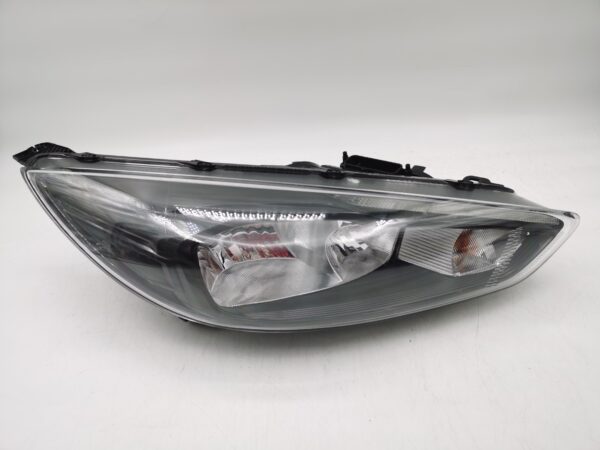 Ford FOCUS MK3 III 2014-2018 R.H.S HEADLIGHT ASSEMBLY