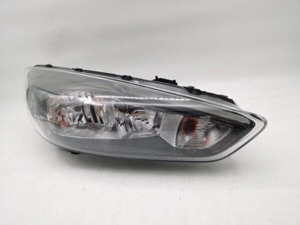 Ford FOCUS MK3 III 2014-2018 R.H.S HEADLIGHT ASSEMBLY