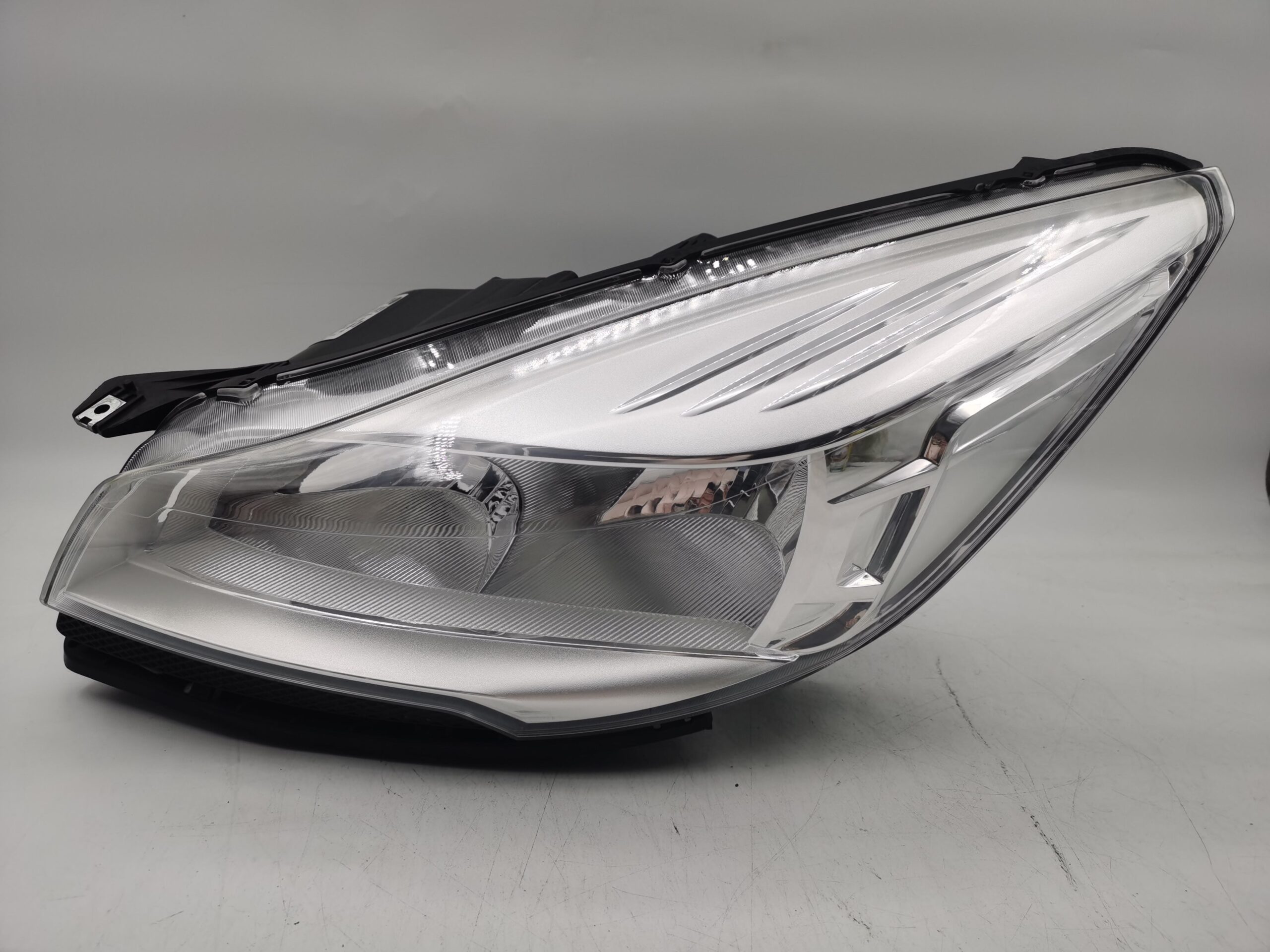 Ford ESCAPE(KUGA) 2013-2016 HALOGEN L.H.S HEADLIGHT ASSEMBLY