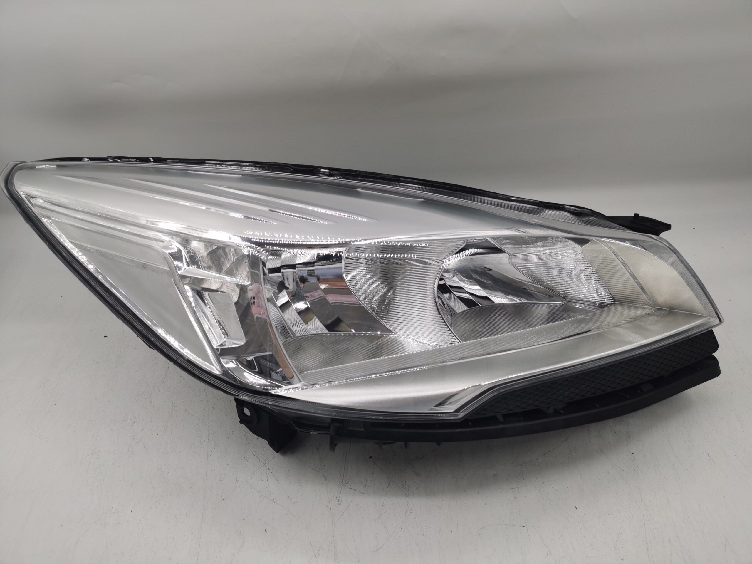 Ford ESCAPE(KUGA) 2017-2019 HALOGEN R.H.S HEADLIGHT ASSEMBLY