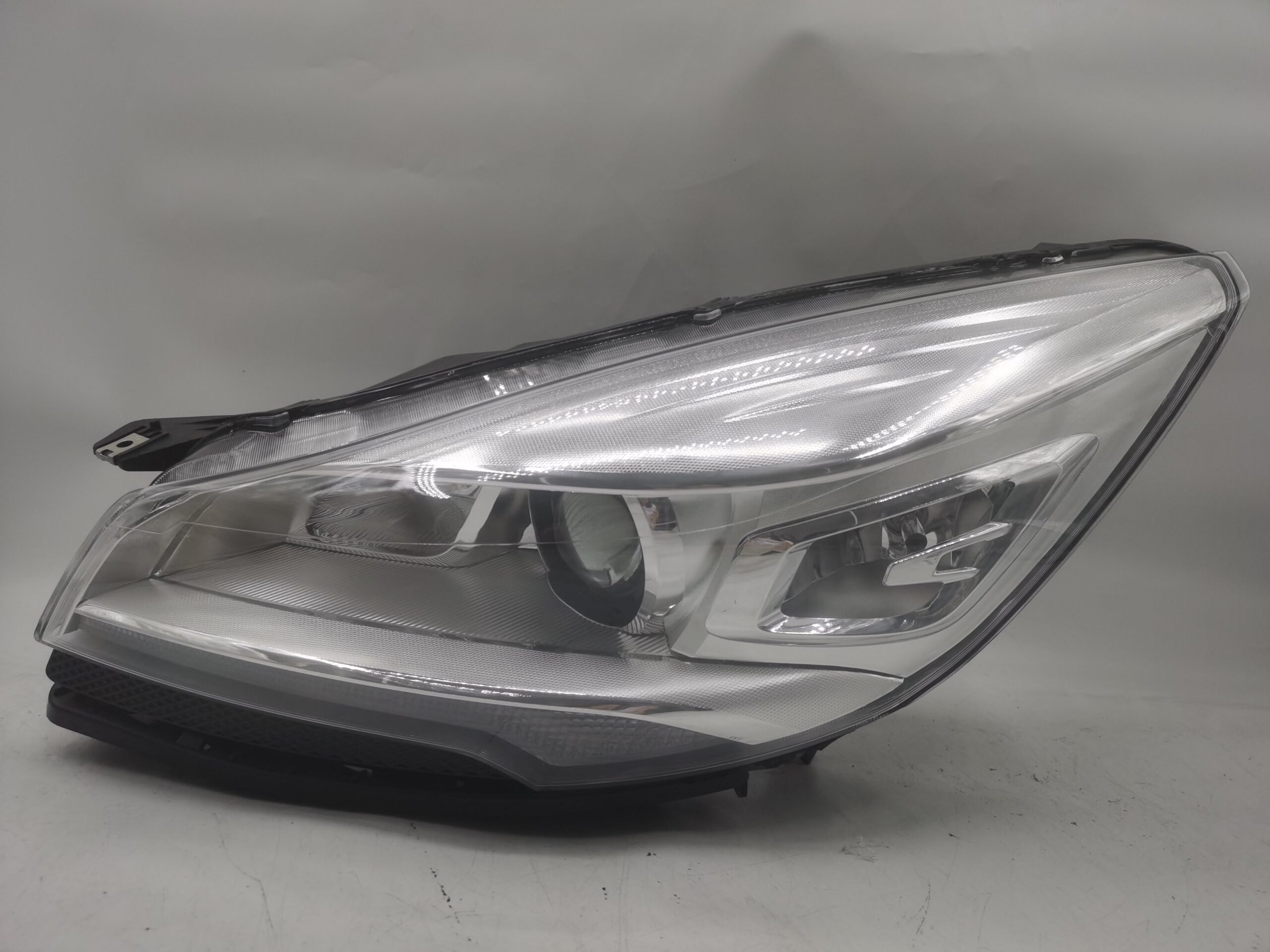 Ford KUGA MK2 2013-2016 XENON L.H.S Headlight AssemblyFord KUGA MK2 2013-2016 XENON L.H.S Headlight Assembly