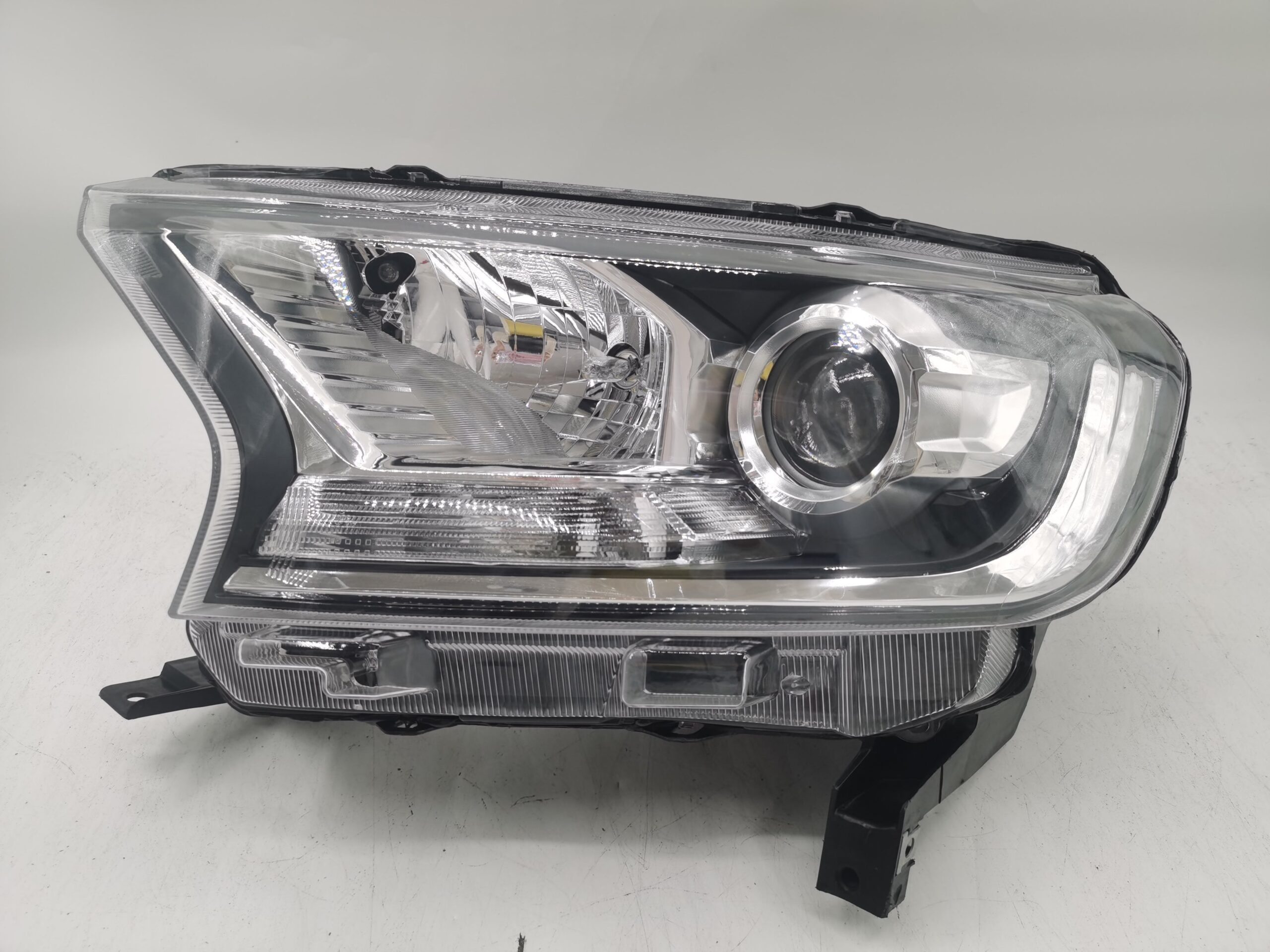 Ford EVEREST/RANGER 2015-2019 HALOGEN L.H.S HEADLIGHT ASSEMBLY