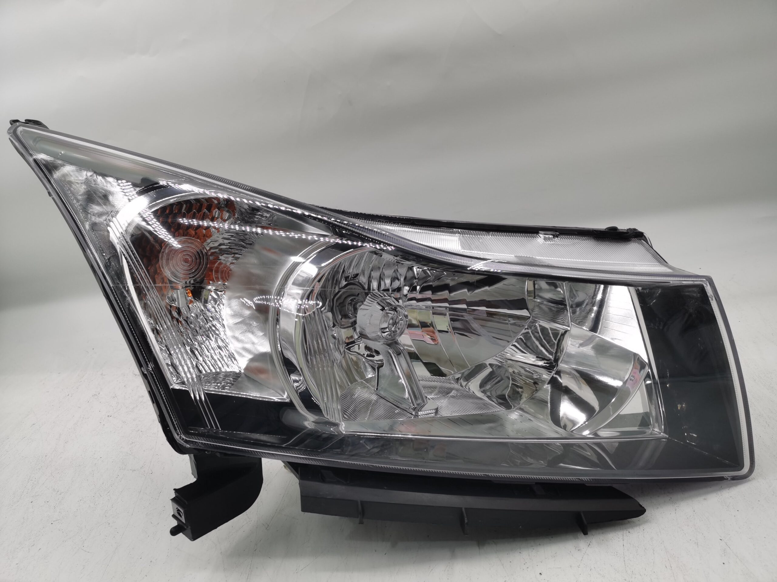 Holden CRUZE 2008-2015 R.H.S HEADLIGHT ASSEMBLY