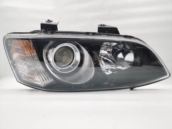 Holden COMMODORE SV6 VE II 2011-2012 LENS HALOGEN R.H.S HEADLIGHT ASSEMBLY