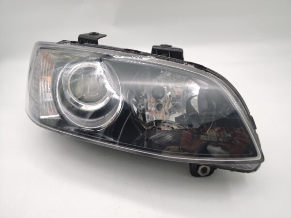 Holden COMMODORE SV6 VE II 2011-2012 LENS HALOGEN R.H.S HEADLIGHT ASSEMBLY