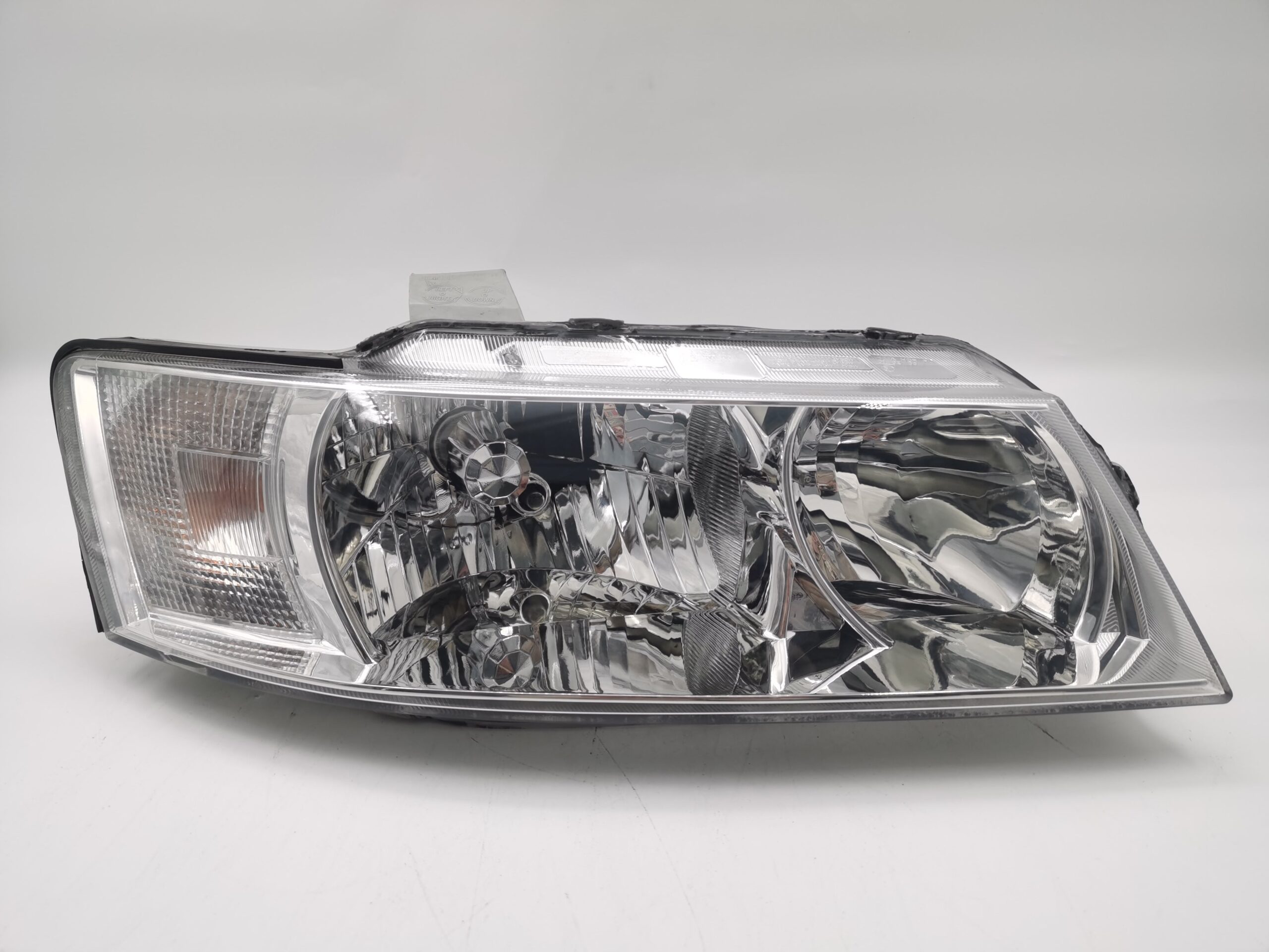 Holden COMMODORE 2004-2006 R.H.S HEADLIGHT ASSEMBLY