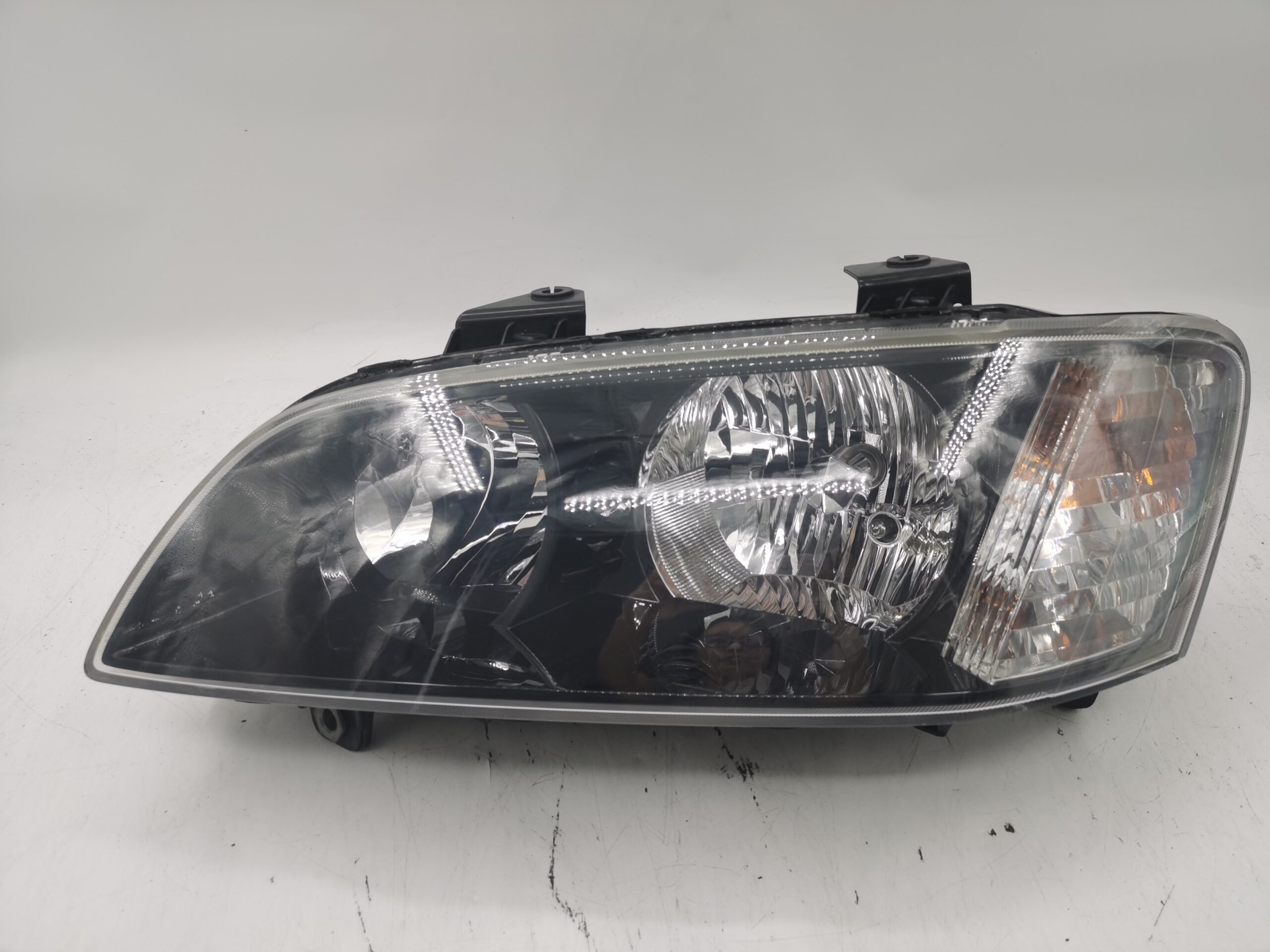 Holden COMMODORE SV6 VE 2007-2010 HALOGEN L.H.S Headlight Assembly