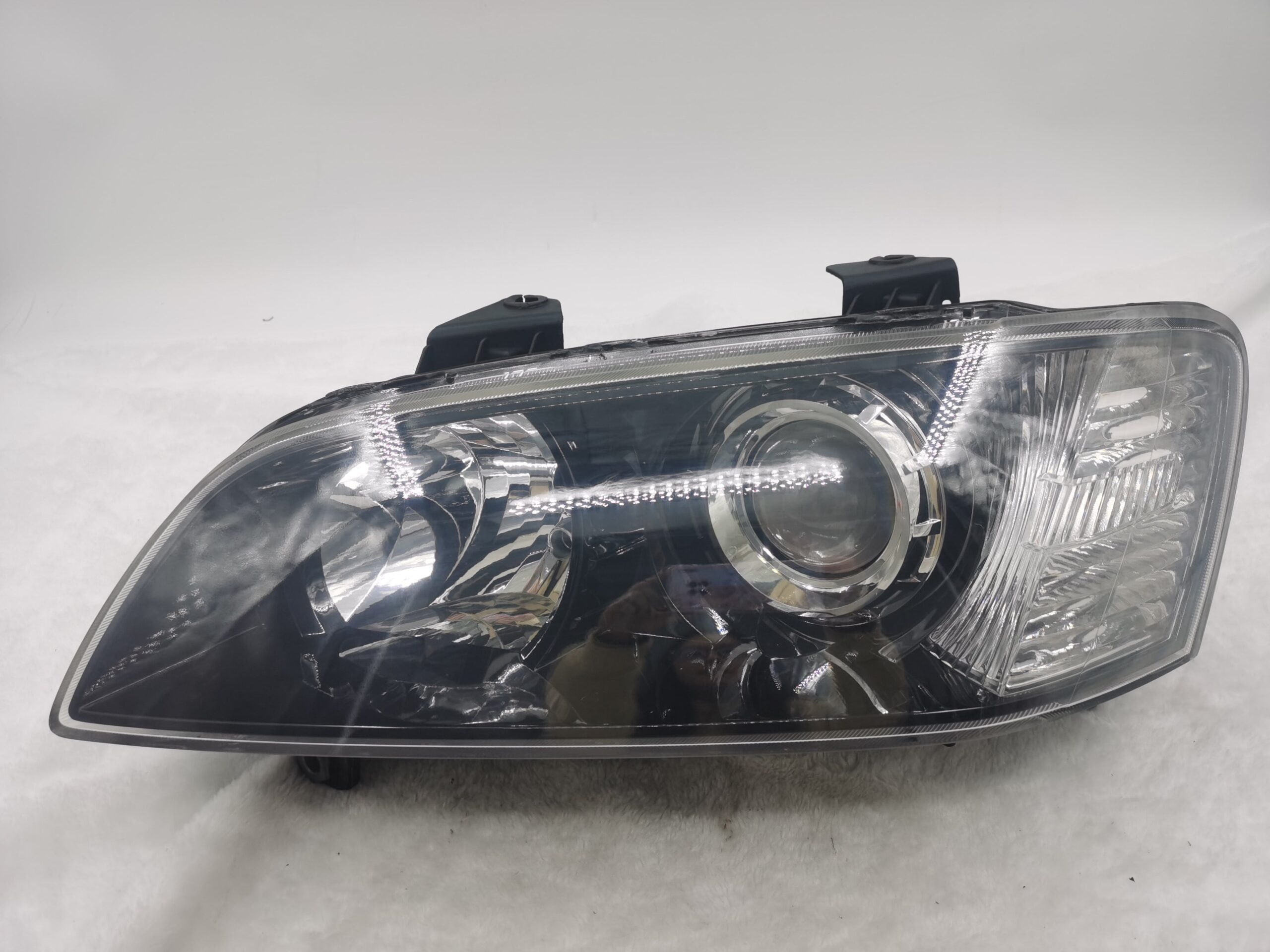 Holden COMMODORE SV6 VE 2007-2010 HALOGEN L.H.S Headlight Assembly