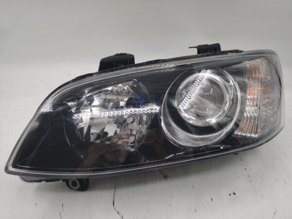 Holden COMMODORE SV6 VE II 2011-2012 LENS HALOGEN L.H.S HEADLIGHT ASSEMBLY