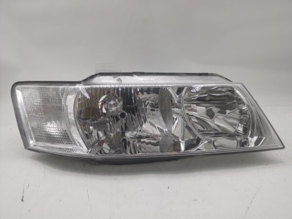 Holden COMMODORE SV6 VZ 2004-2006 HALOGEN R.H.S Headlight Assembly