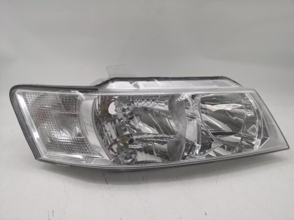 Holden COMMODORE SV6 VZ 2004-2006 HALOGEN R.H.S Headlight Assembly