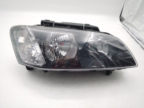 Holden COMMODORE SV6 VE 2007-2010 HALOGEN  R.H.S HEADLIGHT ASSEMBLY