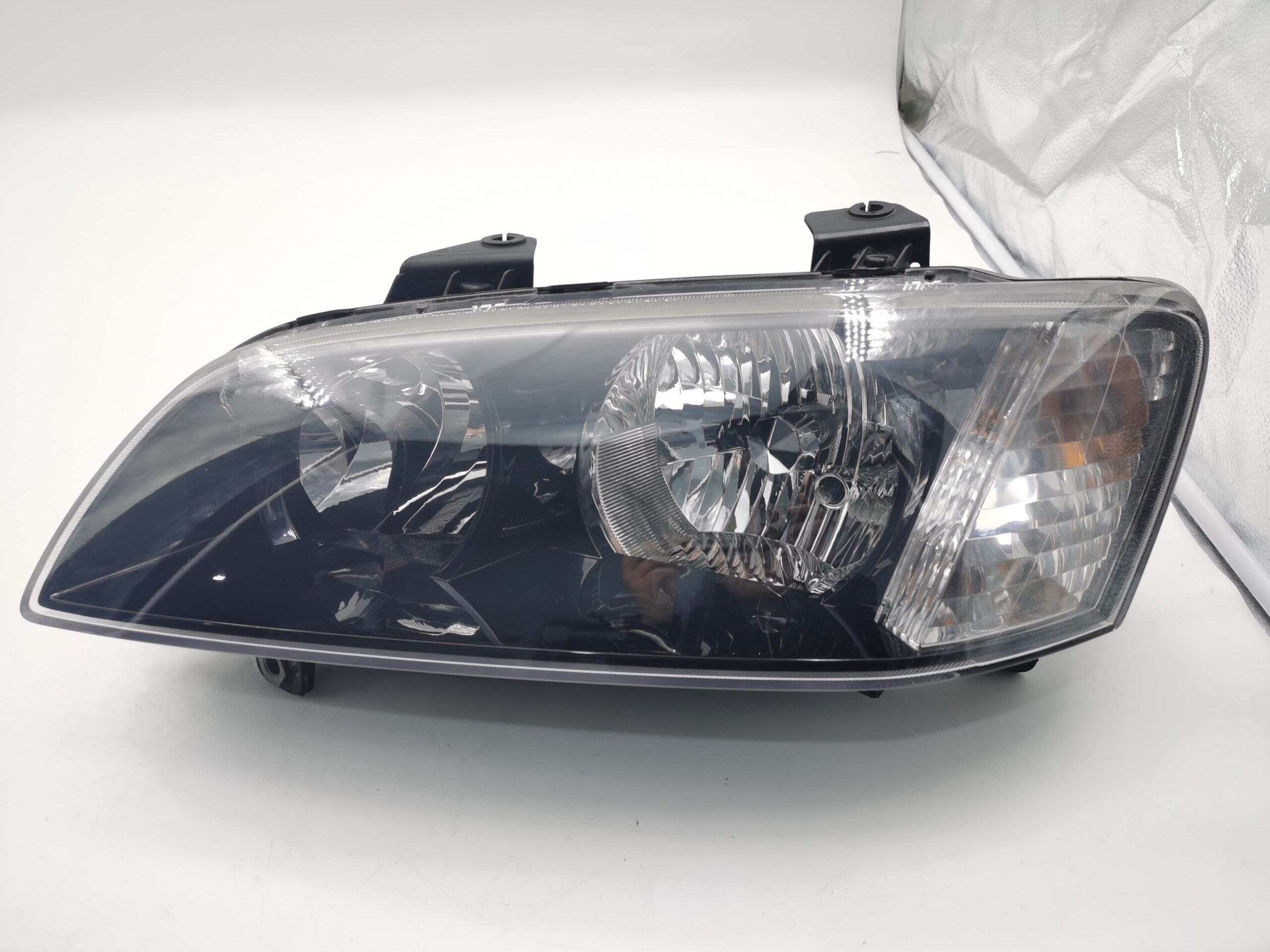 Holden COMMODORE SV6 VE 2007-2010 HALOGEN  L.H.S HEADLIGHT ASSEMBLY