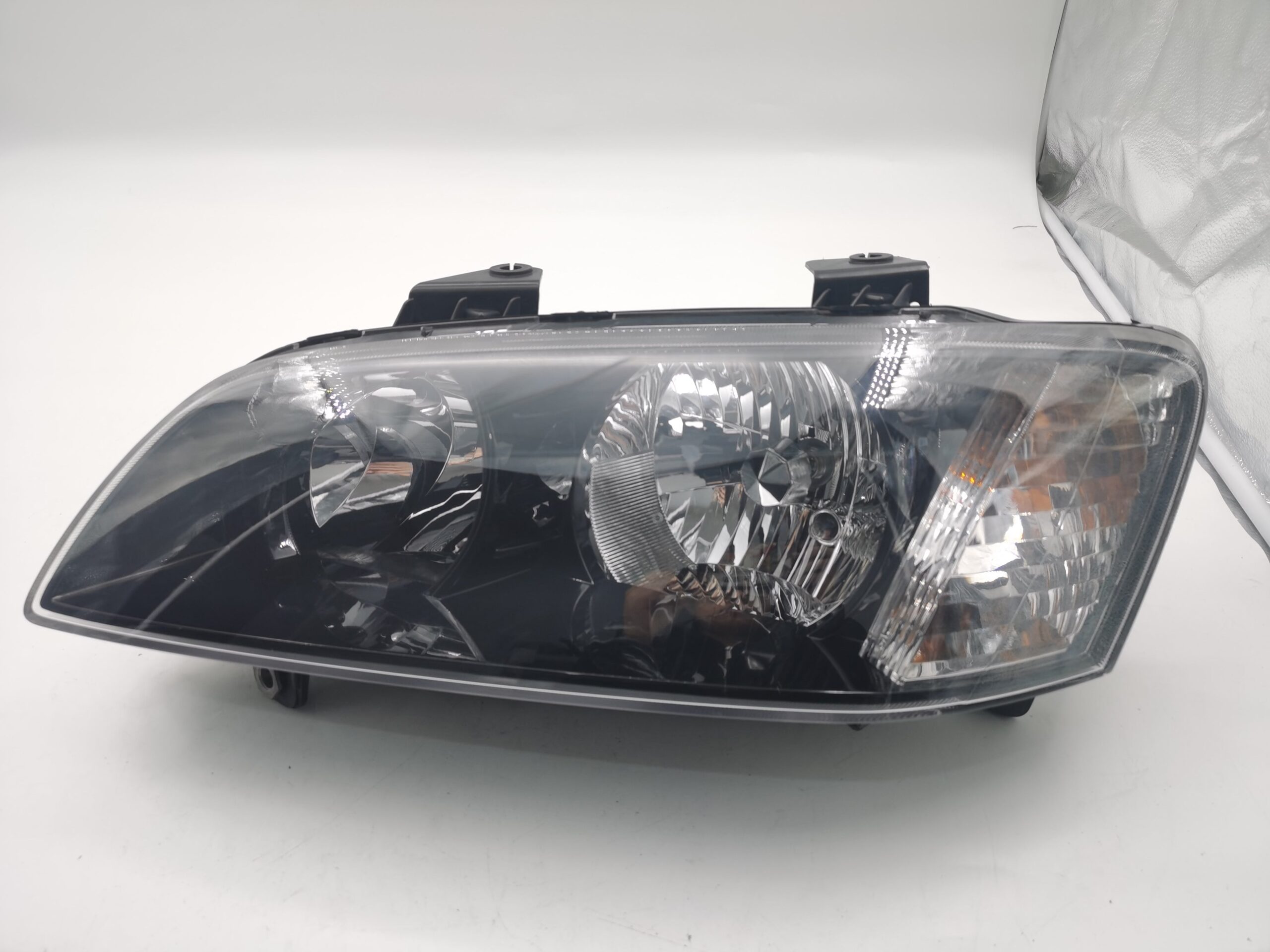 Holden COMMODORE SV6 VE 2007-2010 HALOGEN  L.H.S HEADLIGHT ASSEMBLY