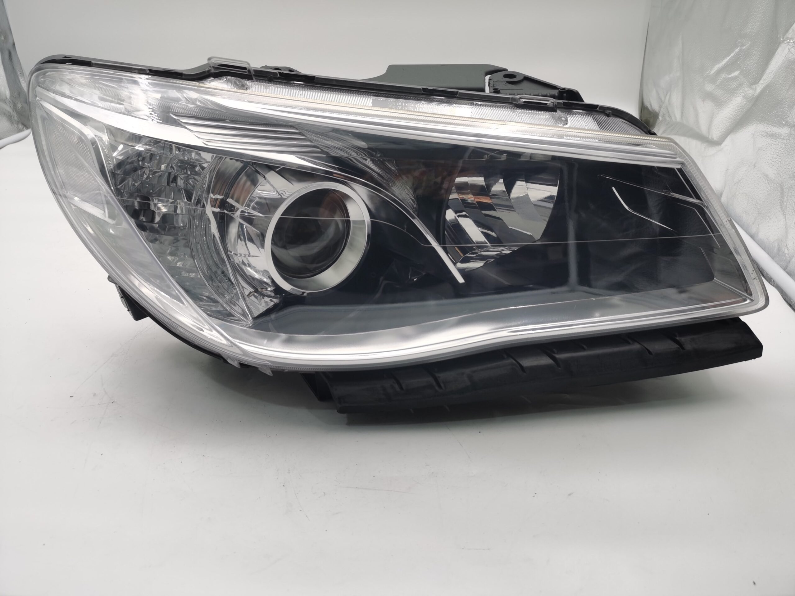 Holden COMMODORE VF SV6 2013-2017 HALOGEN R.H.S HEADLIGHT ASSEMBLY