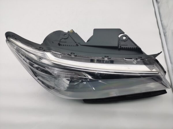 Holden COMMODORE VF SV6 2013-2017 HALOGEN R.H.S HEADLIGHT ASSEMBLY