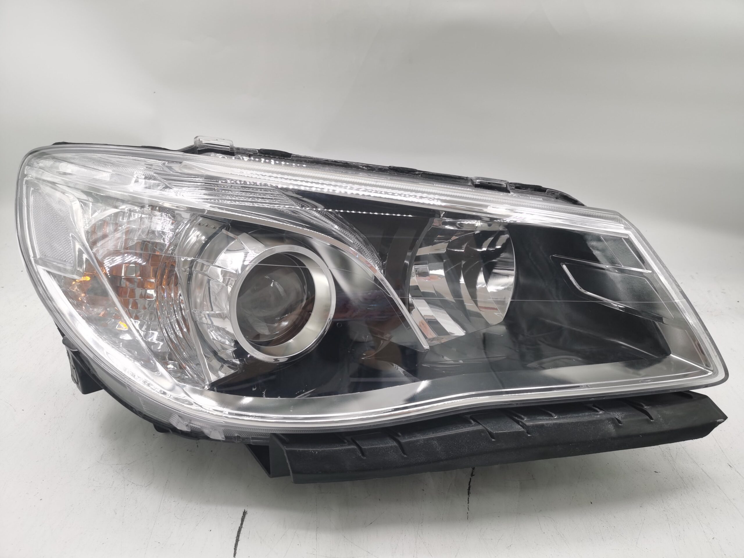 Holden COMMODORE VF SV6 2013-2017 HALOGEN R.H.S HEADLIGHT ASSEMBLY