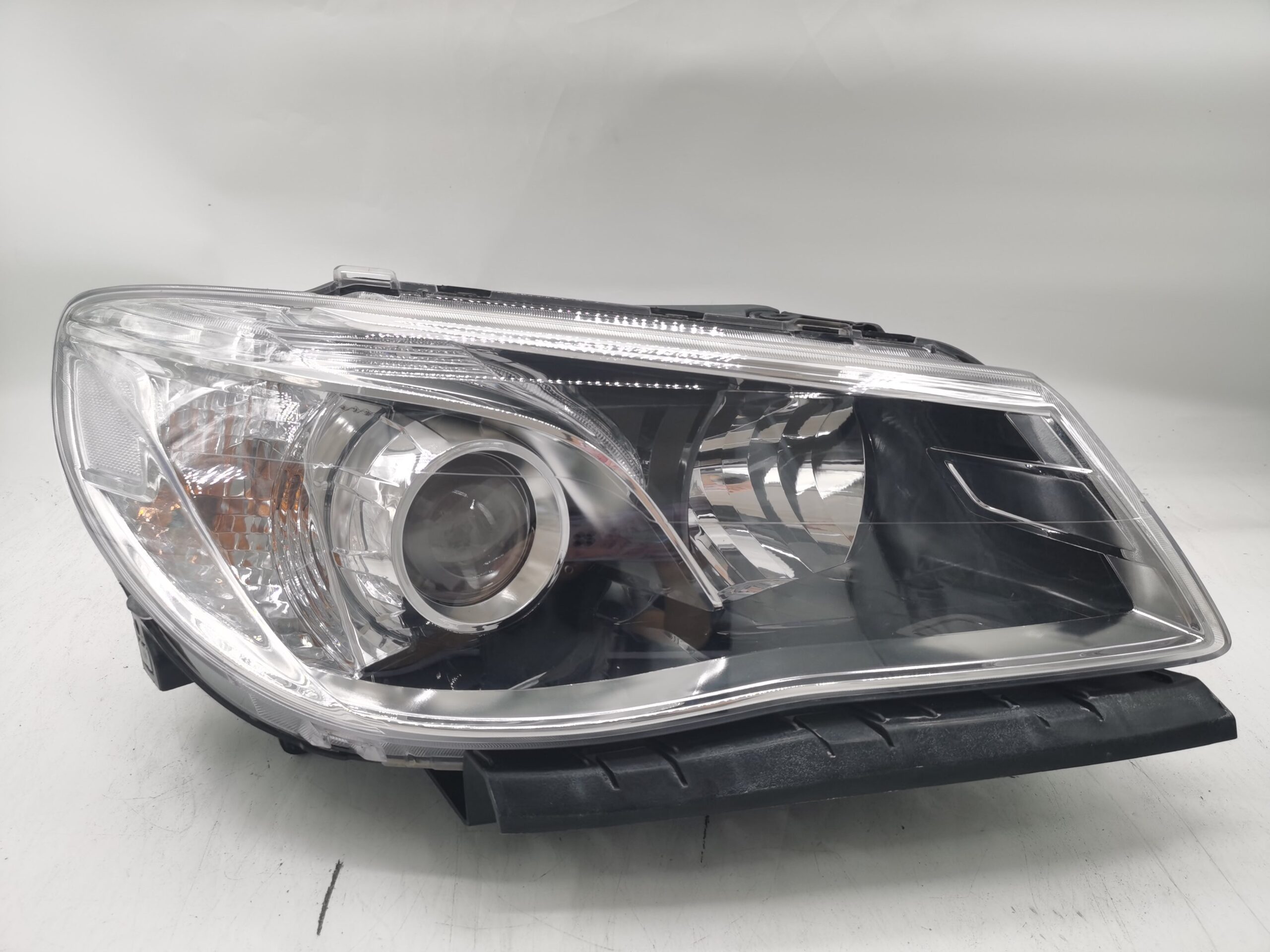 Holden COMMODORE VF SV6 2013-2017 HALOGEN R.H.S HEADLIGHT ASSEMBLY