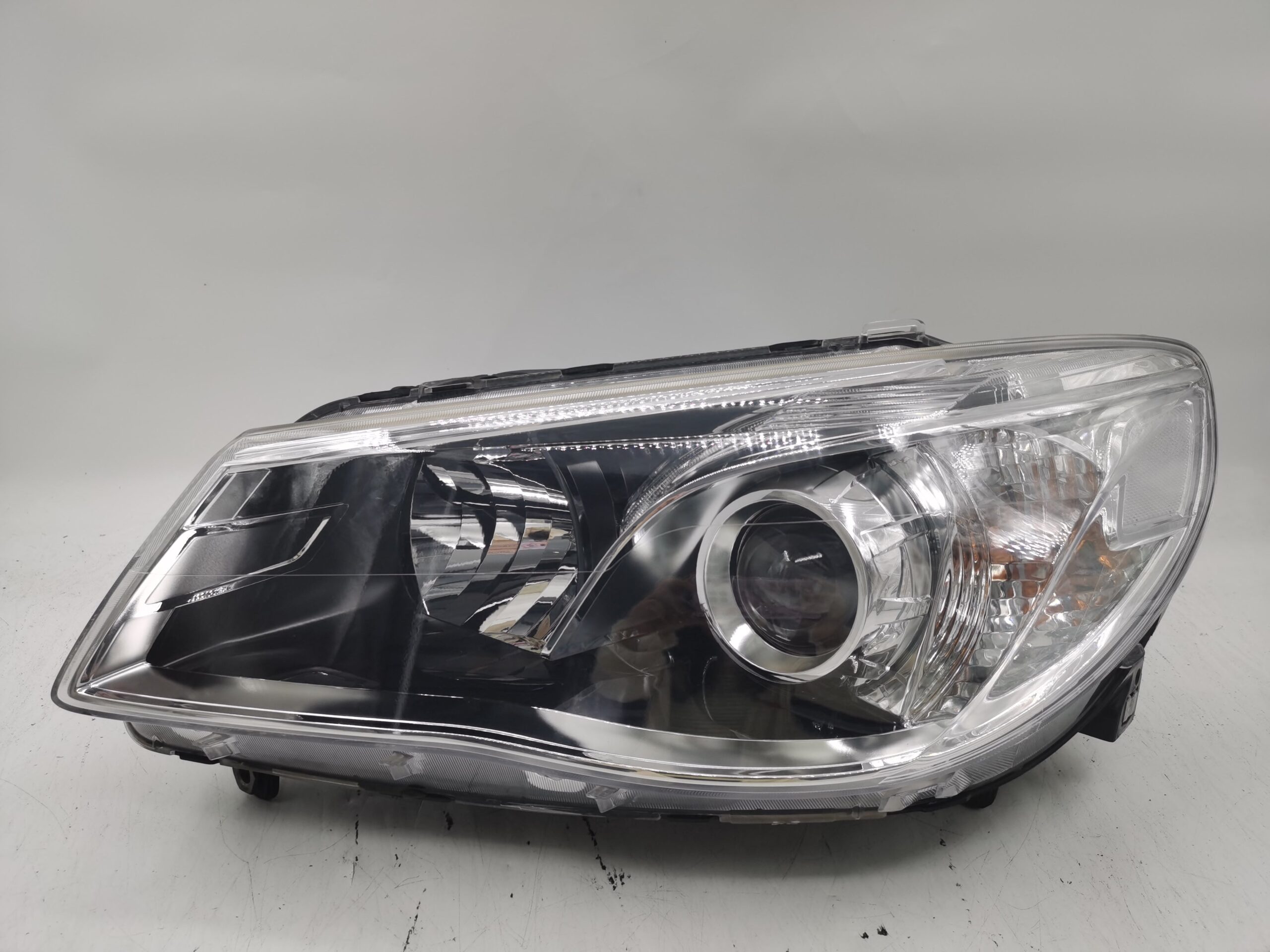 Holden COMMODORE VF SV6 2013-2017 HALOGEN L.H.S Headlight Assembly