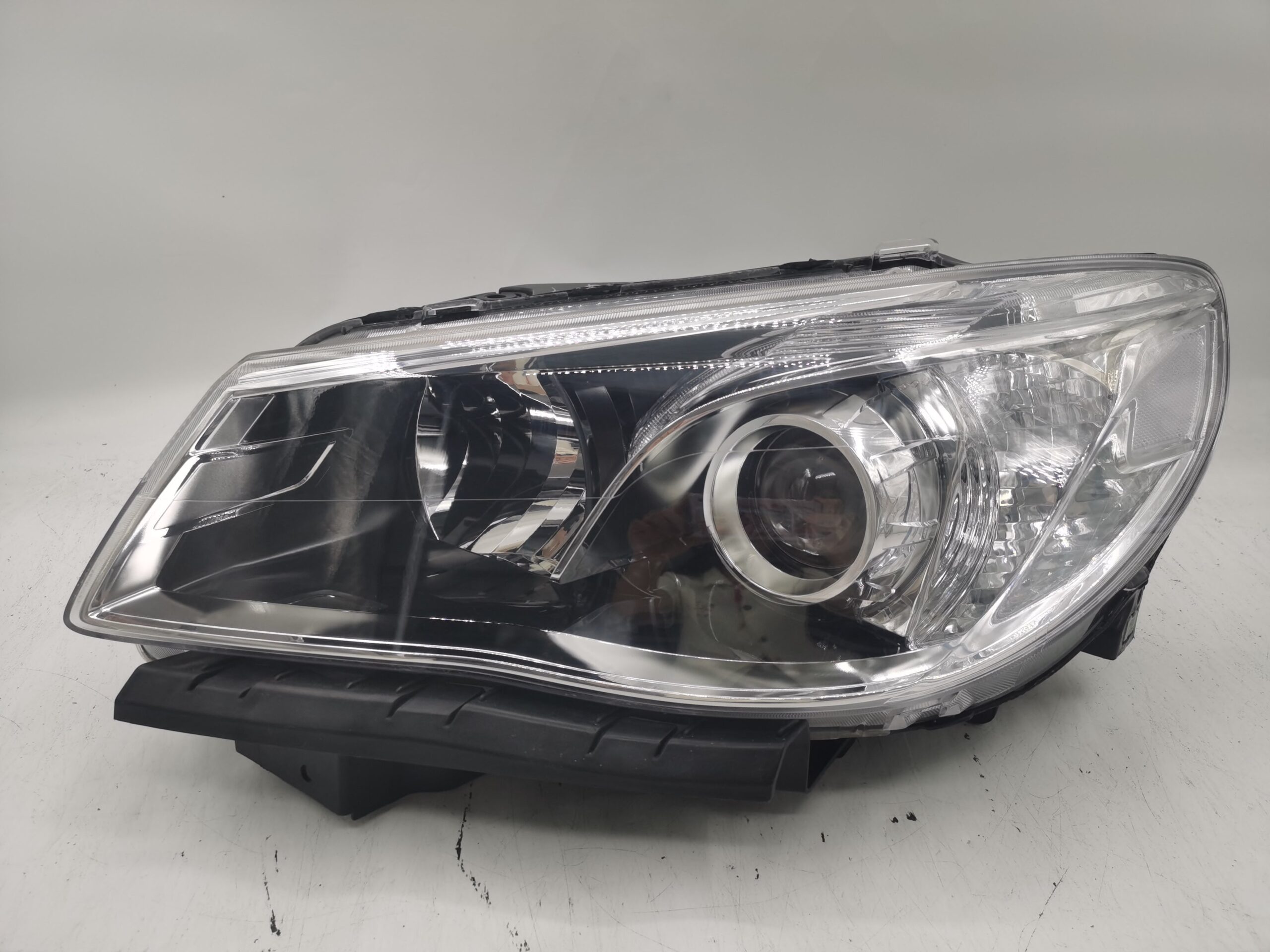 Holden COMMODORE VF SV6 2013-2017 LENS HALOGEN L.H.S Headlight Assembly