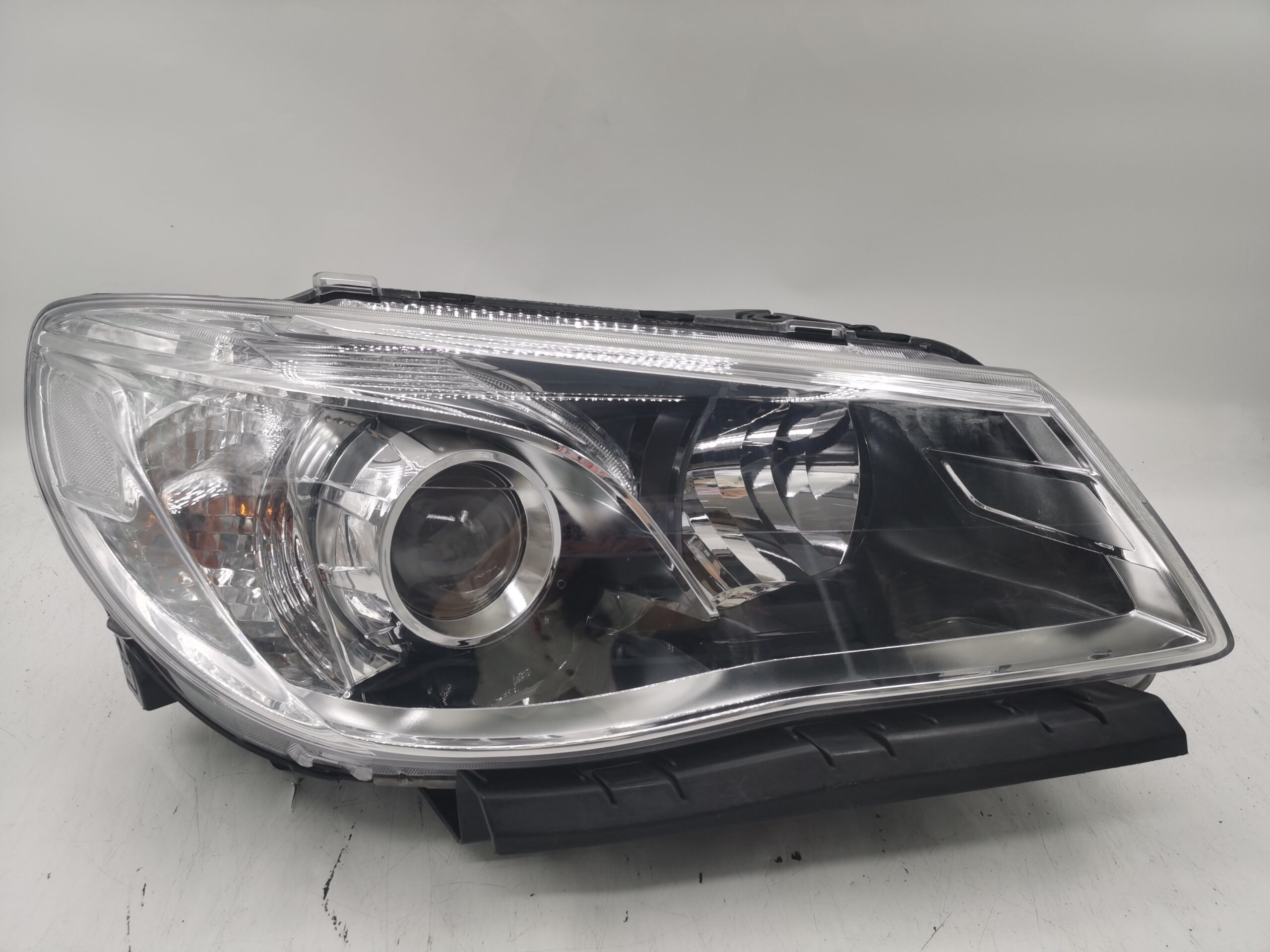 Holden COMMODORE VF SV6 2013-2017 LENS HALOGEN R.H.S Headlight Assembly