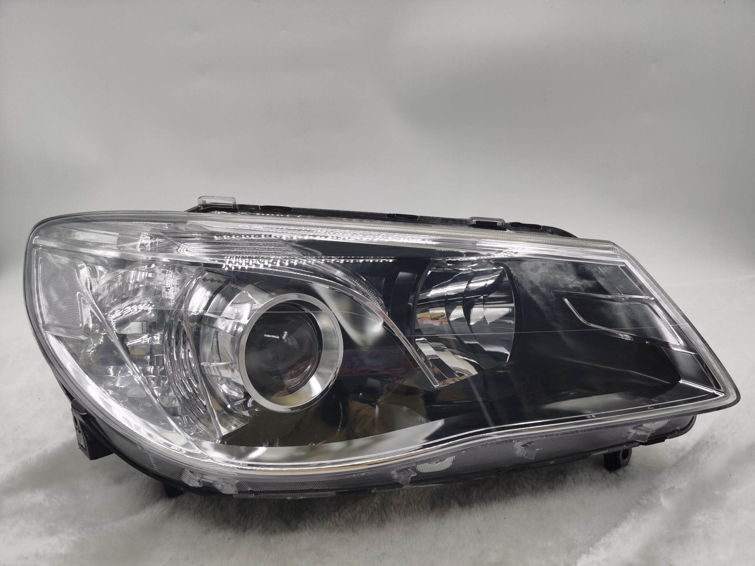 Holden COMMODORE VF SV6 2013-2017 LENS HALOGEN R.H.S HEADLIGHT ASSEMBLY