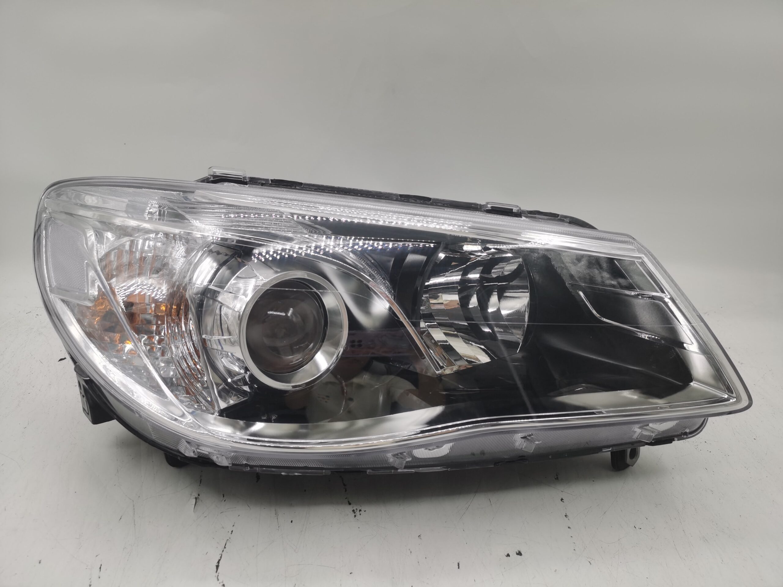 Holden COMMODORE VF SV6 2013-2017 LENS HALOGEN R.H.S HEADLIGHT ASSEMBLY